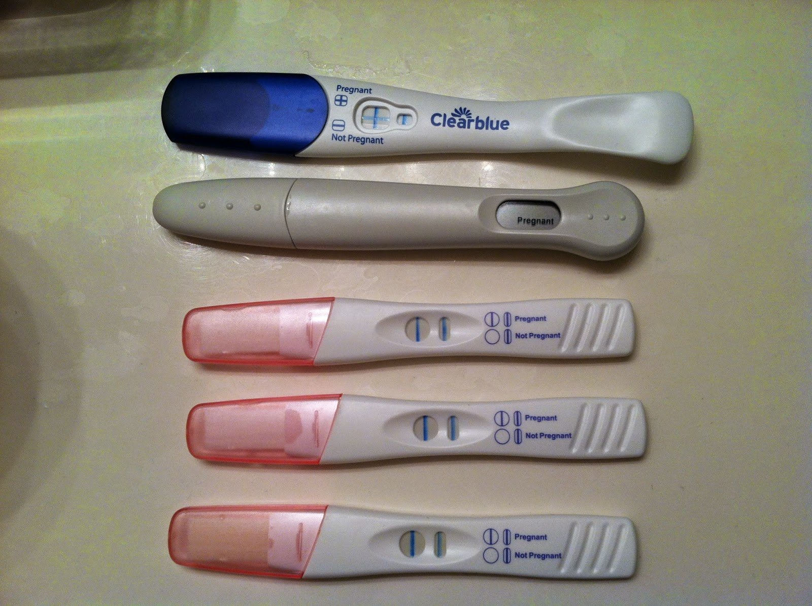 Клеар блю тест на беременность до задержки. Тест клеар Блю. Clearblue за 5 дней. Струйный тест Clearblue отрицательный. Положительный тест Clearblue струйный.