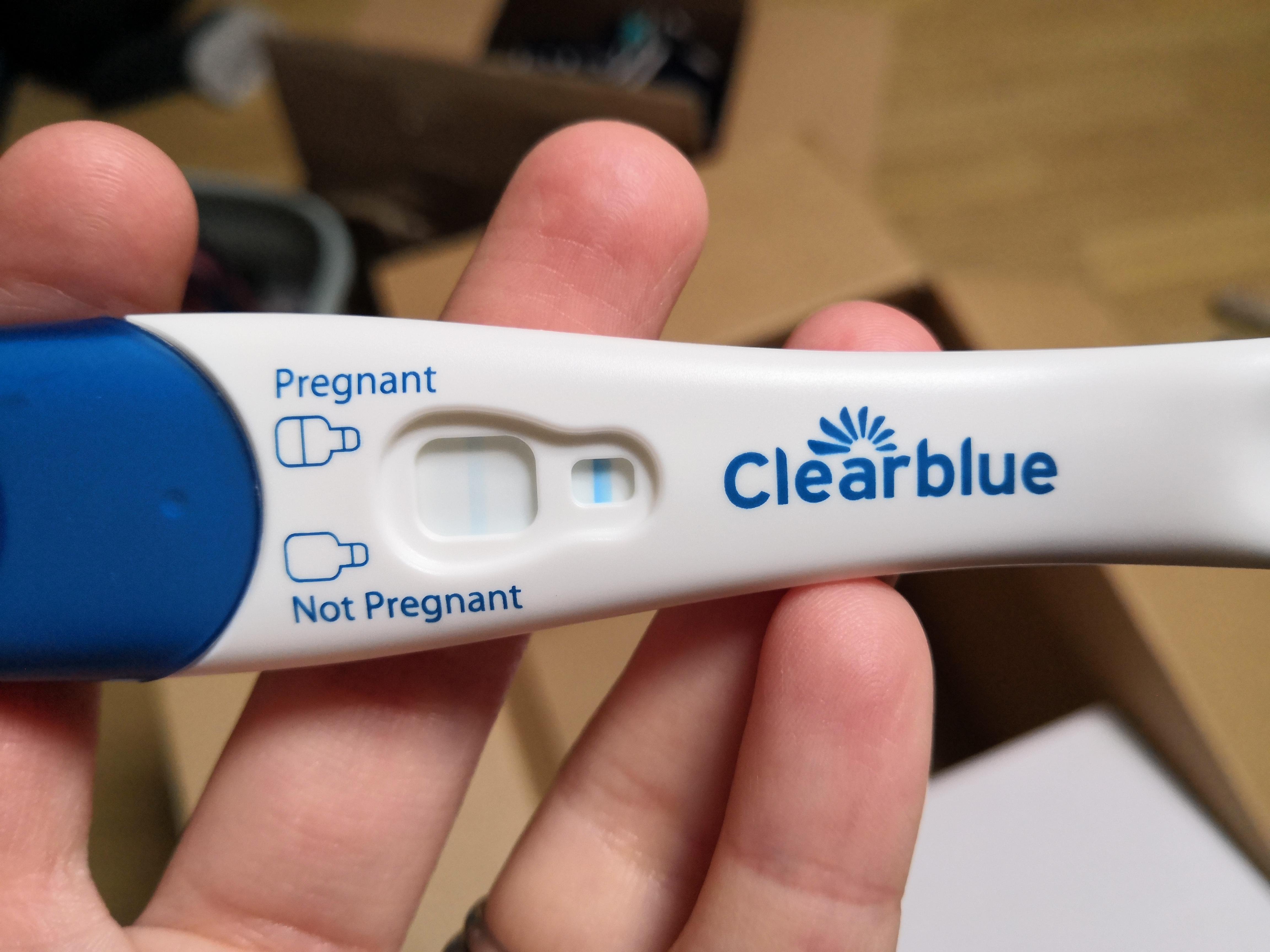 Тест на беременность клеар отзывы. Тест на беременность клеар Блю. Clearblue за 5 дней. Тест на беременность струйный Клиа Блю. Тест клеар Блю положительный.
