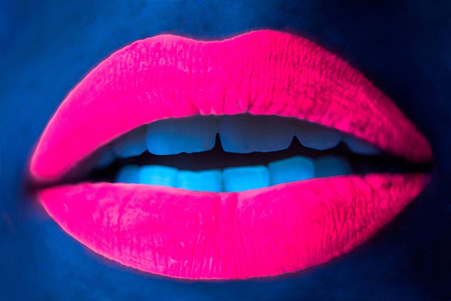 Слушать песню губы глаза. Неоновые губы. Цветные губы. Розовые губы. Светящиеся губы.