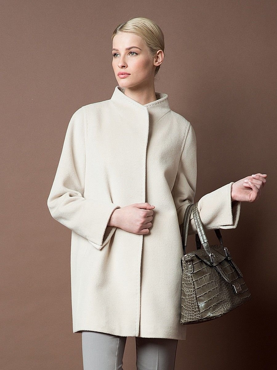 Женское пальто с регланом