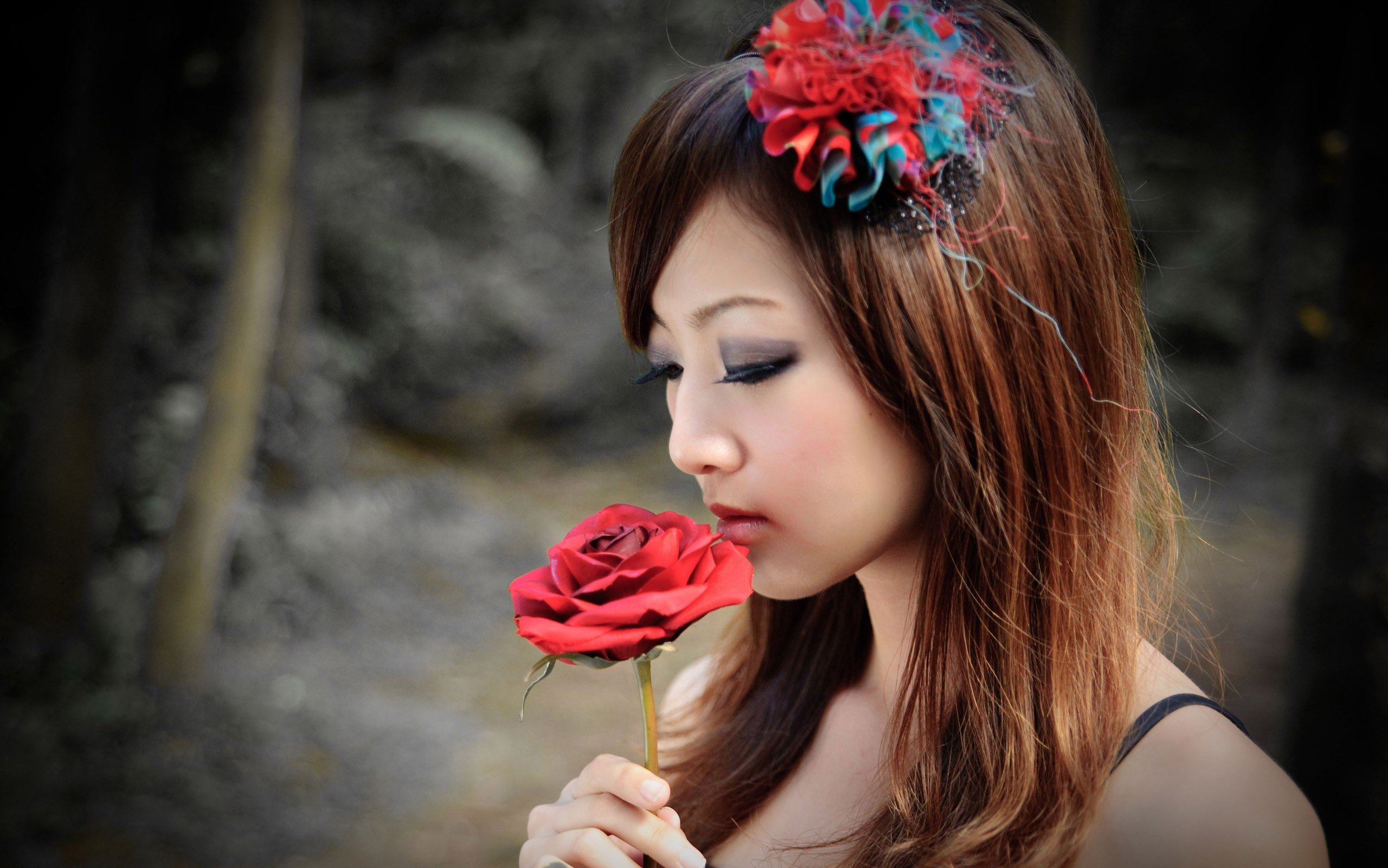 China beautiful girls. Микако Чанг. Красивые азиатки. Красивые японки. Девушка с цветами.