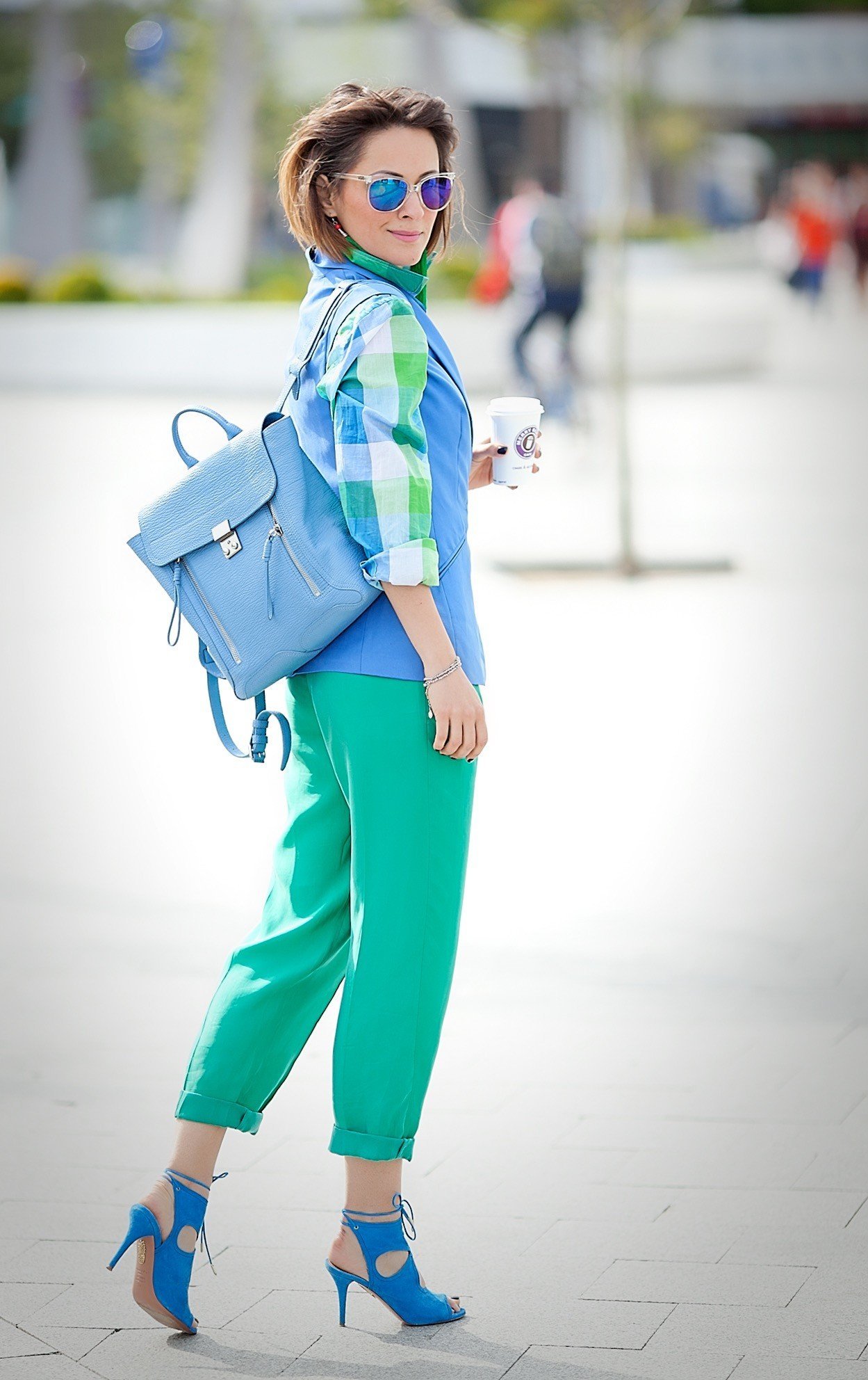 Сочетание зеленого и голубого в одежде