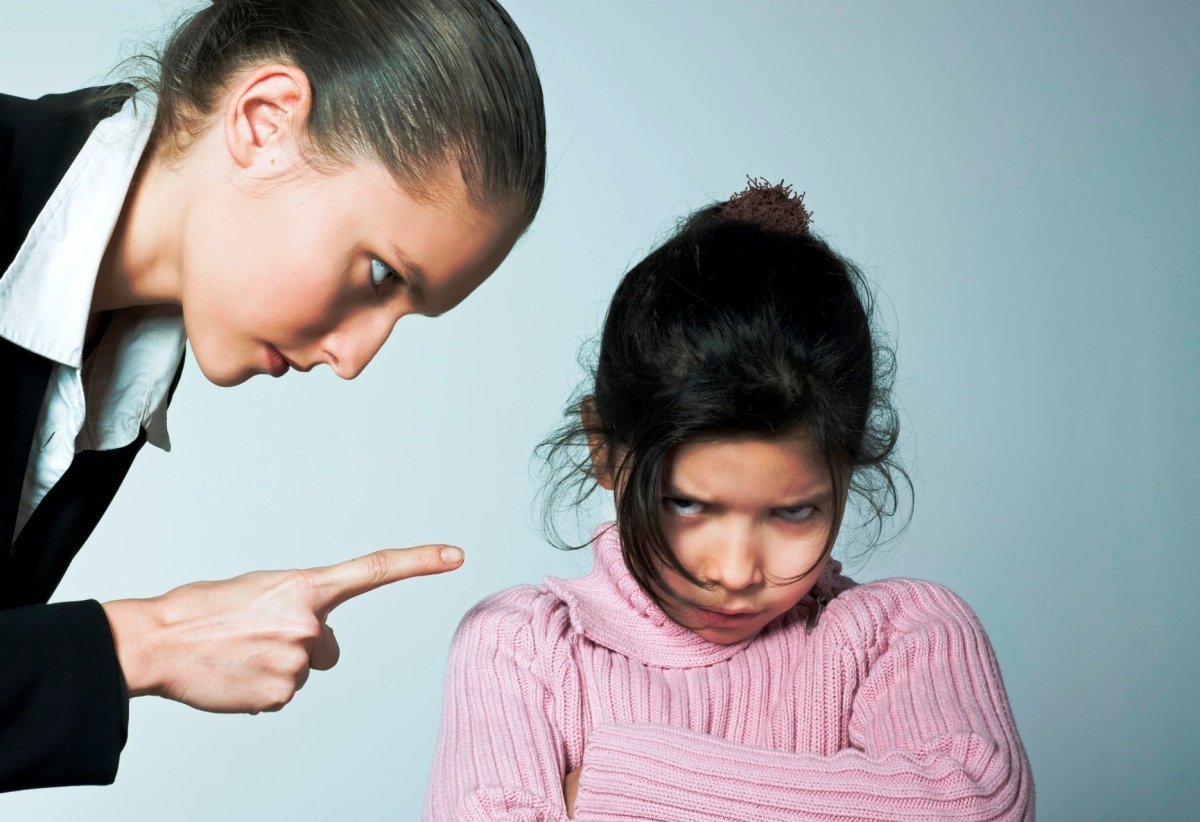 Как предотвратить враждебность ребенка по отношению к родителям