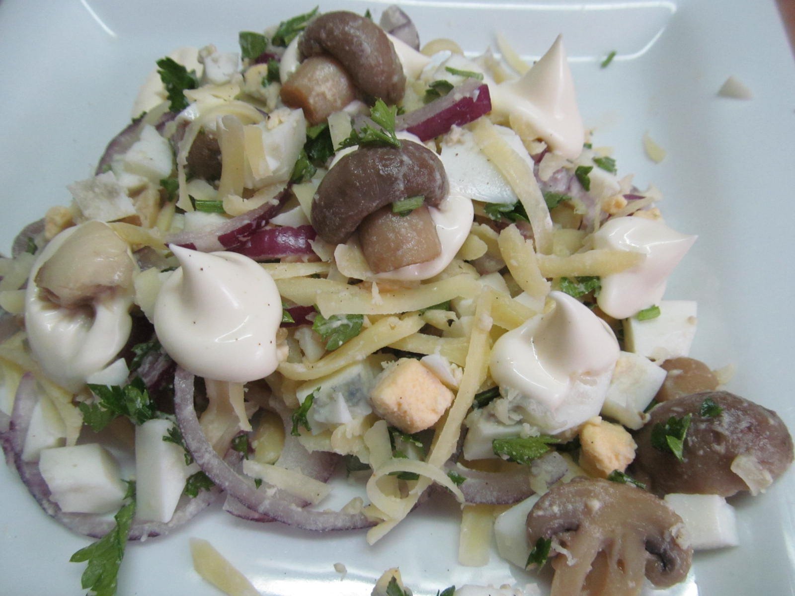 Салат картошка с грибами и луком