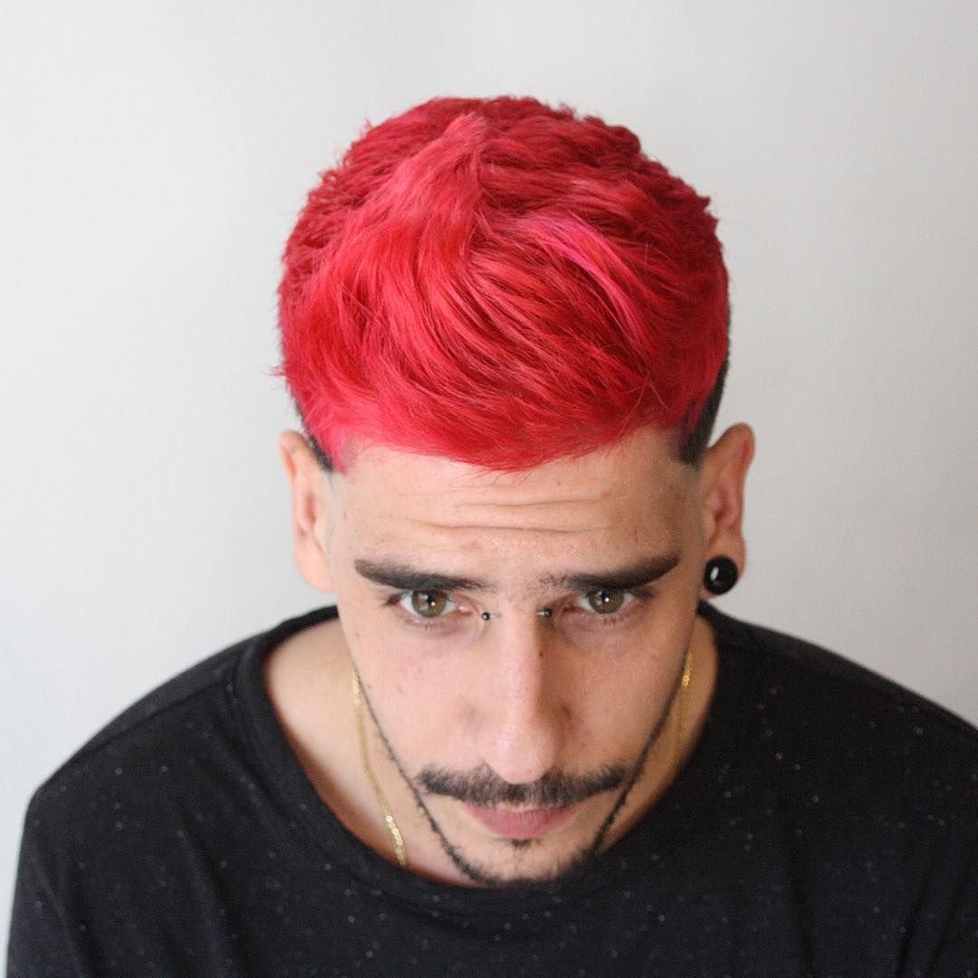 Сын покрасил волосы в красный цвет