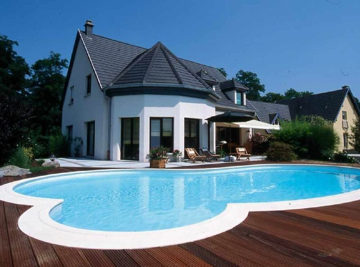 Дома с бассейном в белоруссии. Шикарная дача с бассейном. Бассейн в доме. Частный дом с бассейном. Красивый дом с бассейном.