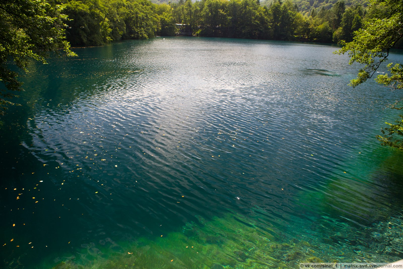 Вода на голубых озерах