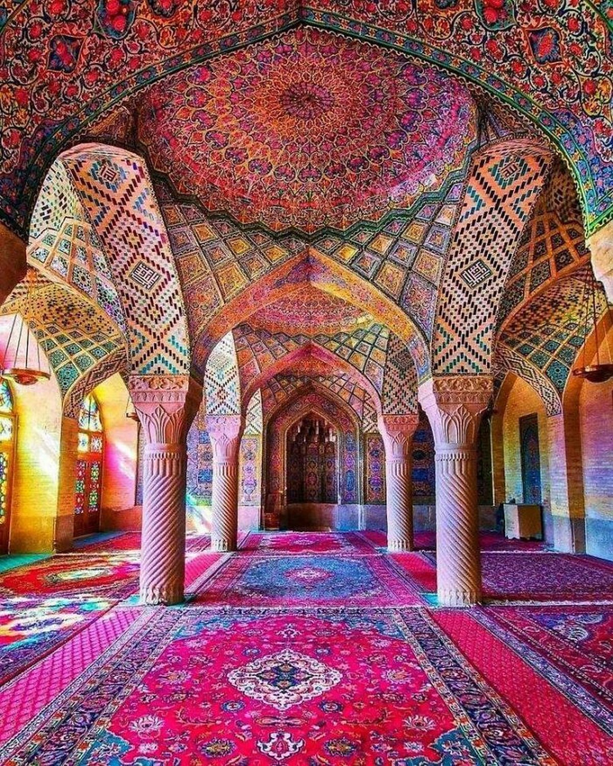 Алы насир. Мечеть Насир Аль-Мульк Шираз. Мечеть Насир Оль-Мольк. Мечеть Насир-ол молк мечети Ирана. Мечеть Насир Оль-Мольк в Ширазе.
