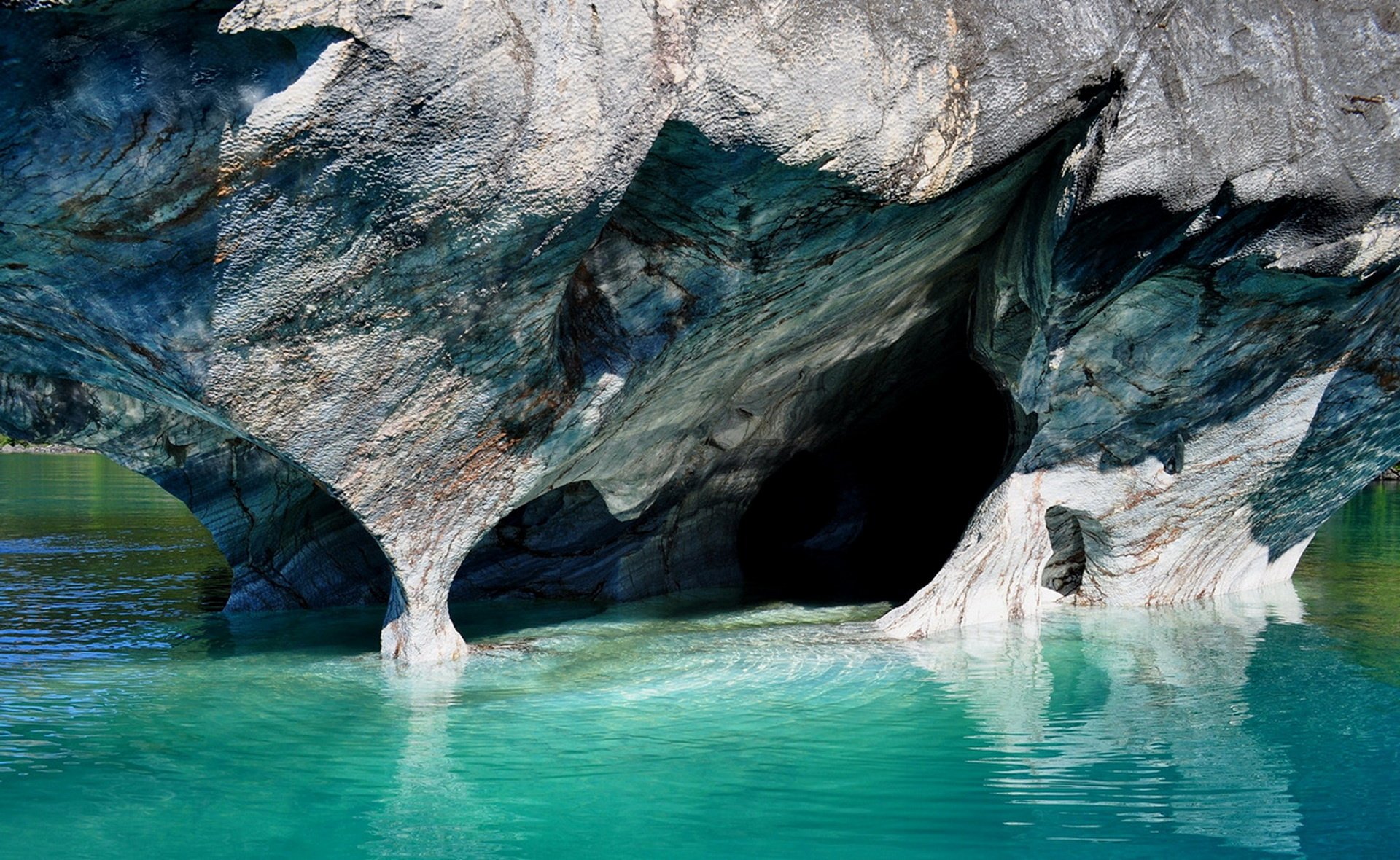 Памятники природы чили. Озеро Хенераль Каррера. Озеро Буэнос Айрес Хенераль-Каррера. Мраморные пещеры озера Хенераль Каррера. Буэнос Айрес мраморные пещеры.