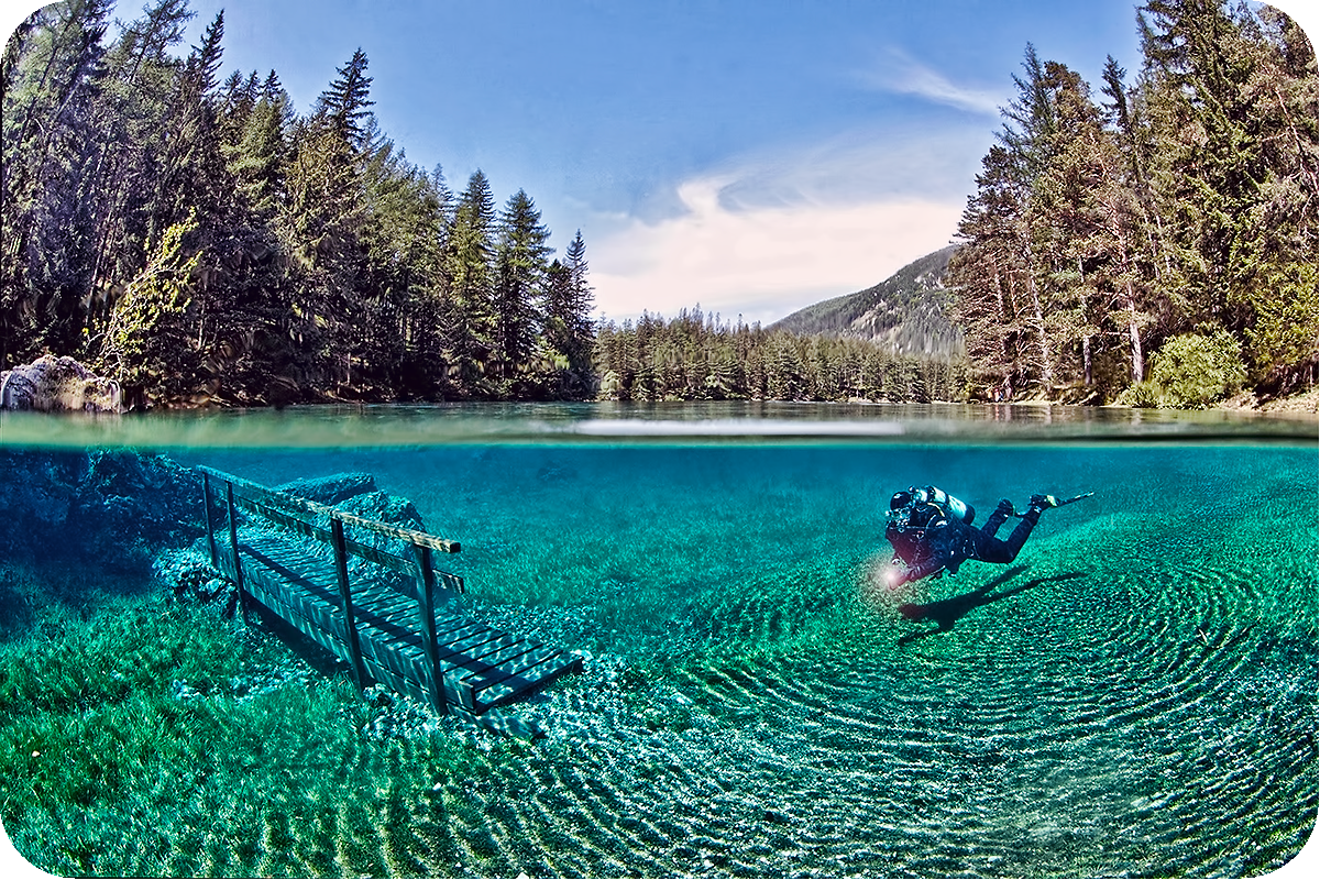 Самое прозрачное в мире. Зеленое озеро Грюнер Зее. Озеро Грюнер Австрия. Грюнер Зее – парк-озеро.. Грюнер Зее Австрия озеро фото.