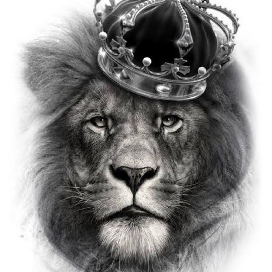 Лев с короной на голове