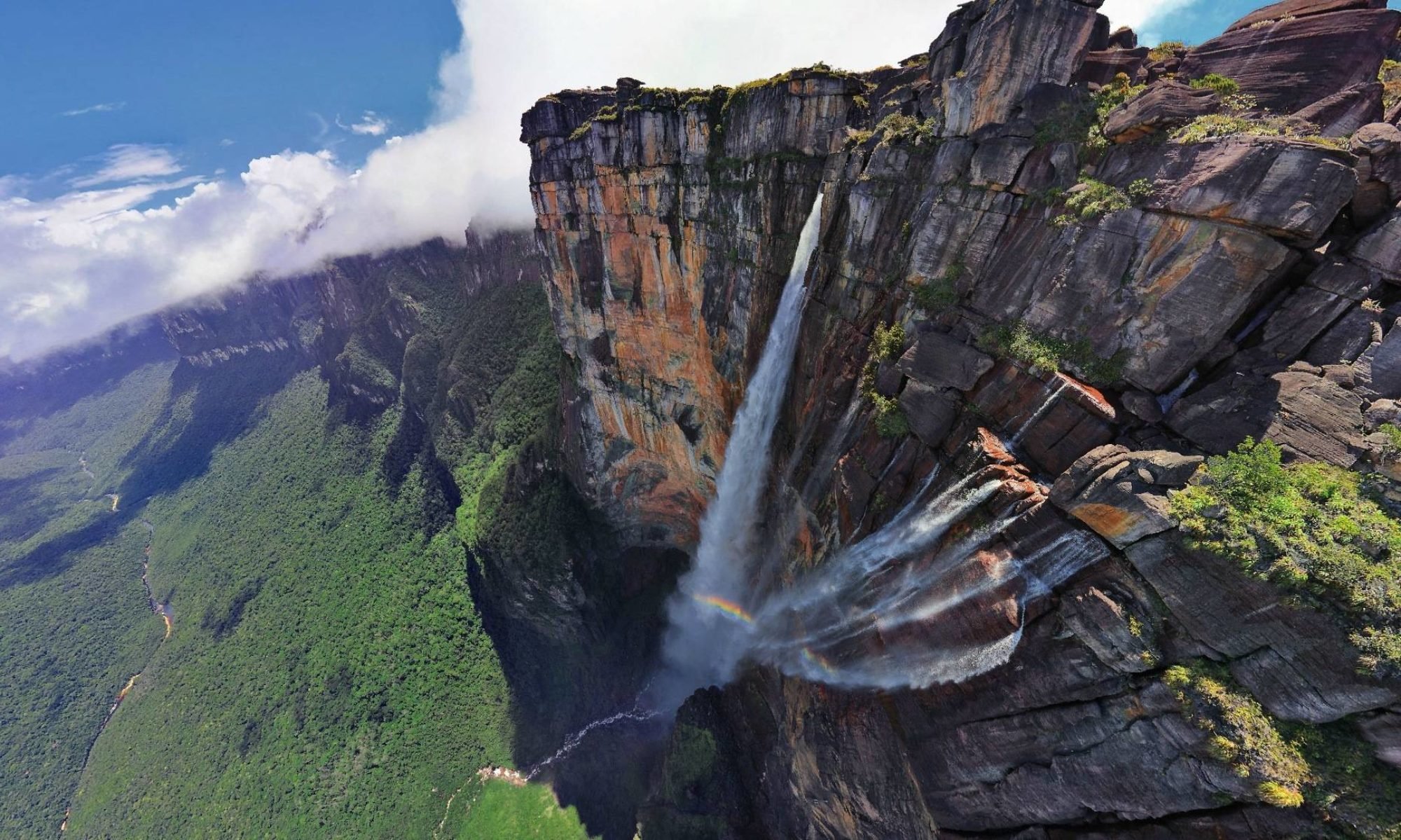 Не вероятное виде. Водопад Анхель Венесуэла. Венесуэла плато Рорайма. Водопад сальто Анхель Венесуэла. Самый высокий водопад в мире Анхель.