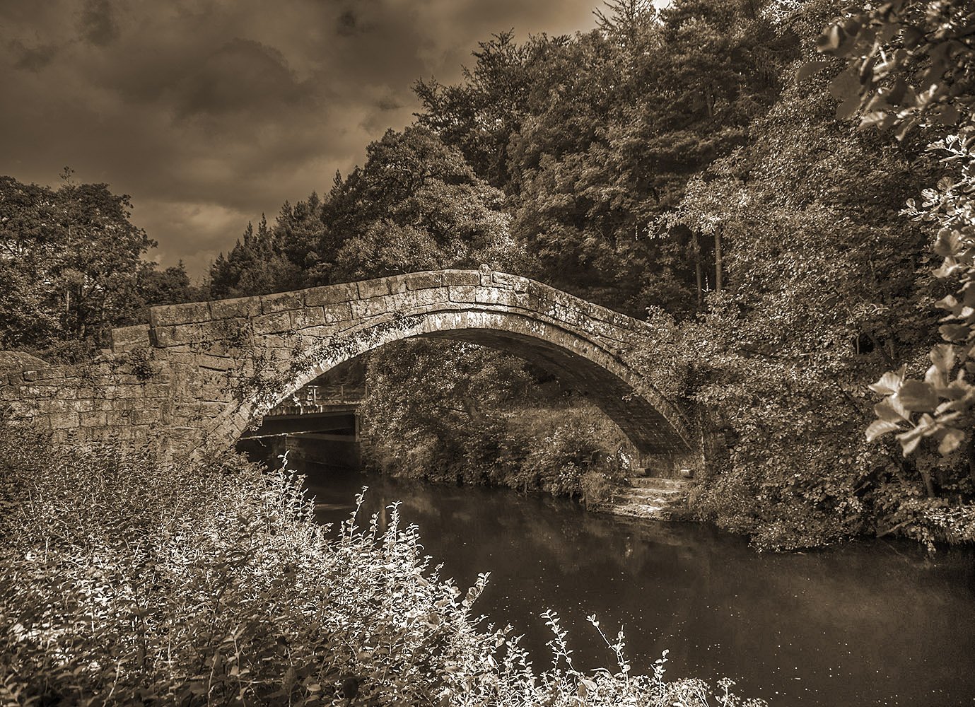 Старинный каменный мост. Старый каменный мост Адыгея. Ветхий мост. Старенький мостик.