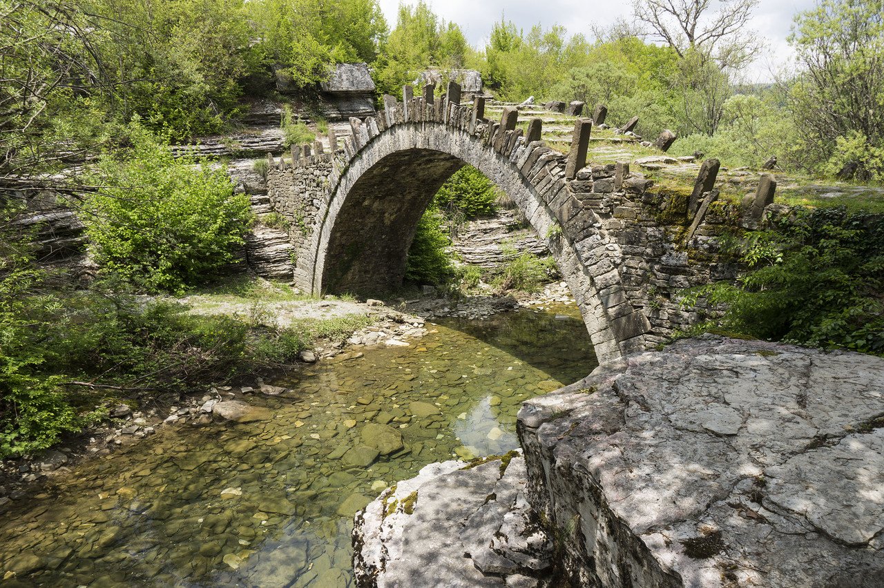 Старинный каменный мост. Старинный мост. Каменный мост. Древние каменные мосты. Старый каменный мост.