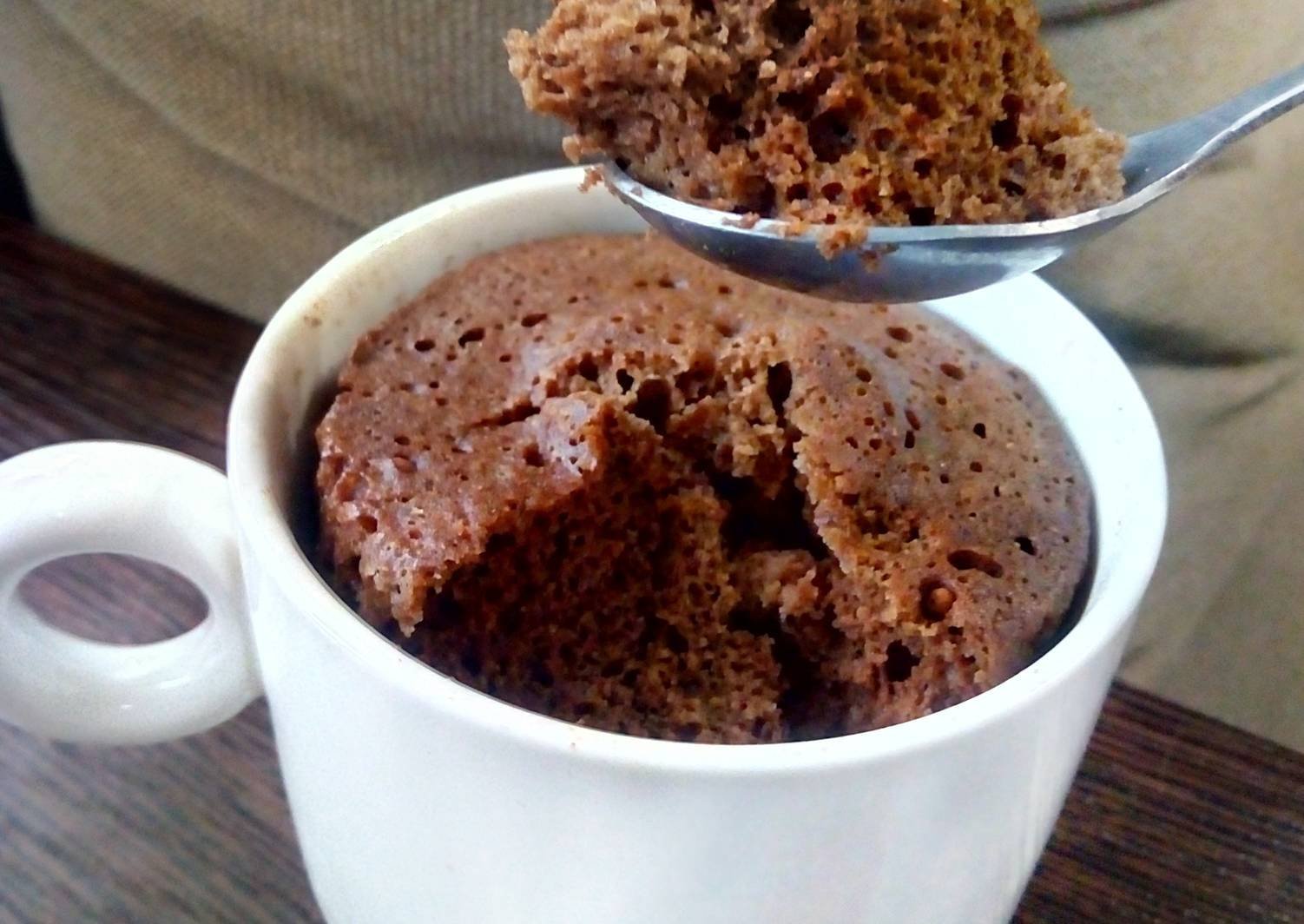 Рецепт кекс какао и банана. Кекс Брауни в микроволновке. Кекс Брауни шоколадный. Шоколадный кекс в микроволновке. Шоколадный кекс в кружке.