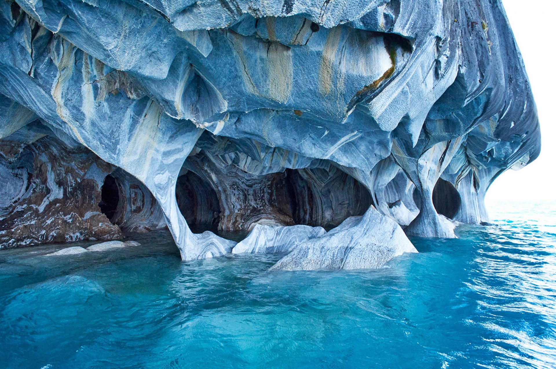 На чиле это значит. Мраморные пещеры озера Хенераль Каррера. Озеро Хенераль Каррера Чили. Мраморные пещеры озера Каррера, Чили. Мраморные пещеры Чиле-Чико, Чили.