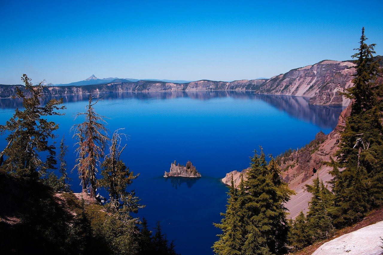 Озеры северной америки. Озеро Гурон Северная Америка. Озеро Крейтер. Крейтер озеро в Северной Америке. Озеро Гурон Канада.
