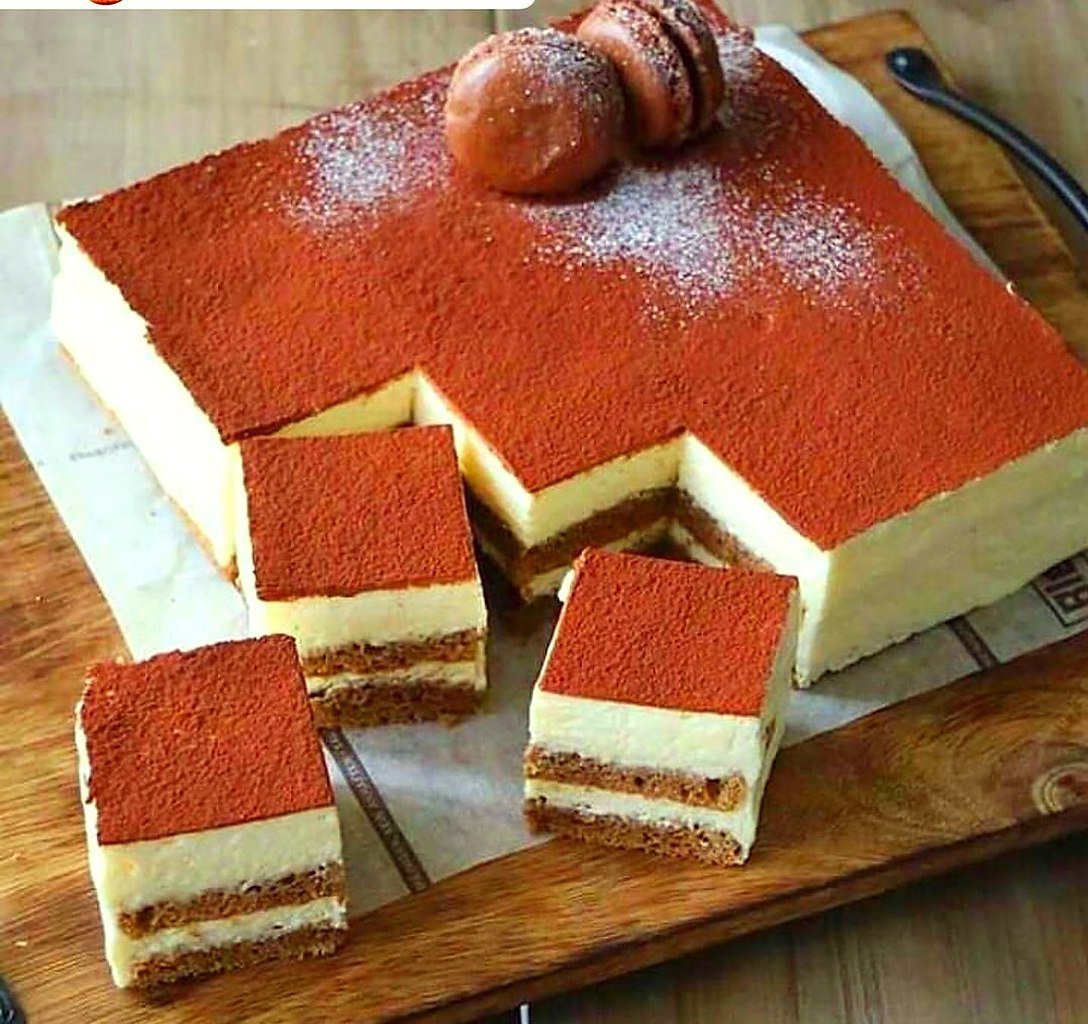 Торт самостоятельно приготовить. Тирамису бисквитный. Домашние торты. Тортик тирамису. Торт необычной формы.
