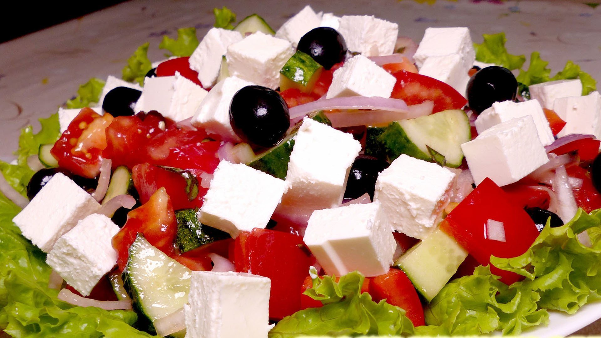 Какой салат добавлять в греческий салат