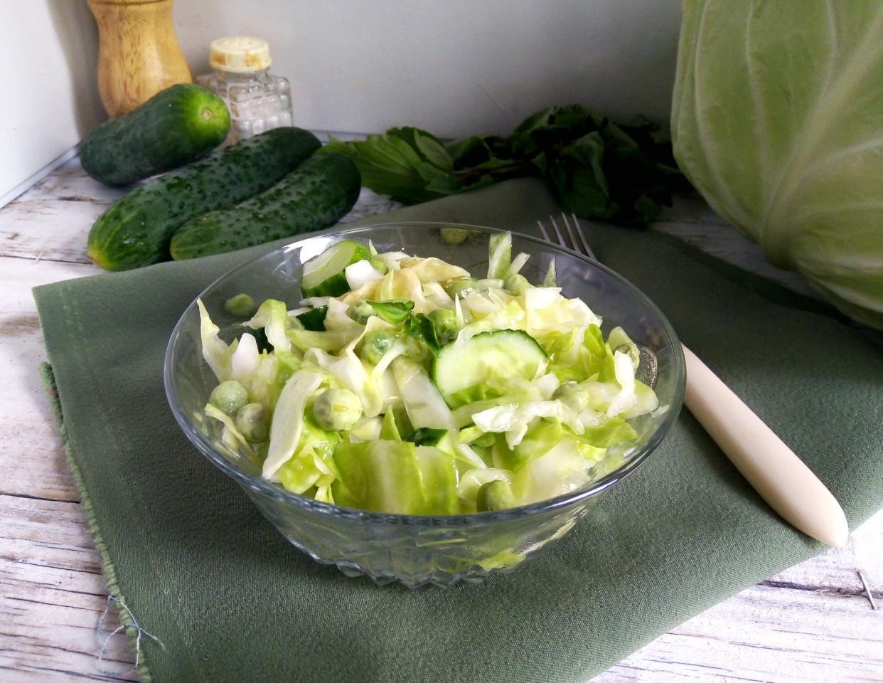 Салат с молодой капустой и огурцом рецепт с фото пошагово