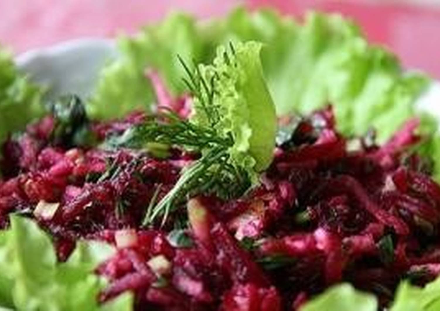 Свекольный салат. Салат со шпинатом и овощами. Листья свеклы для салата. Салат Шахерезада.