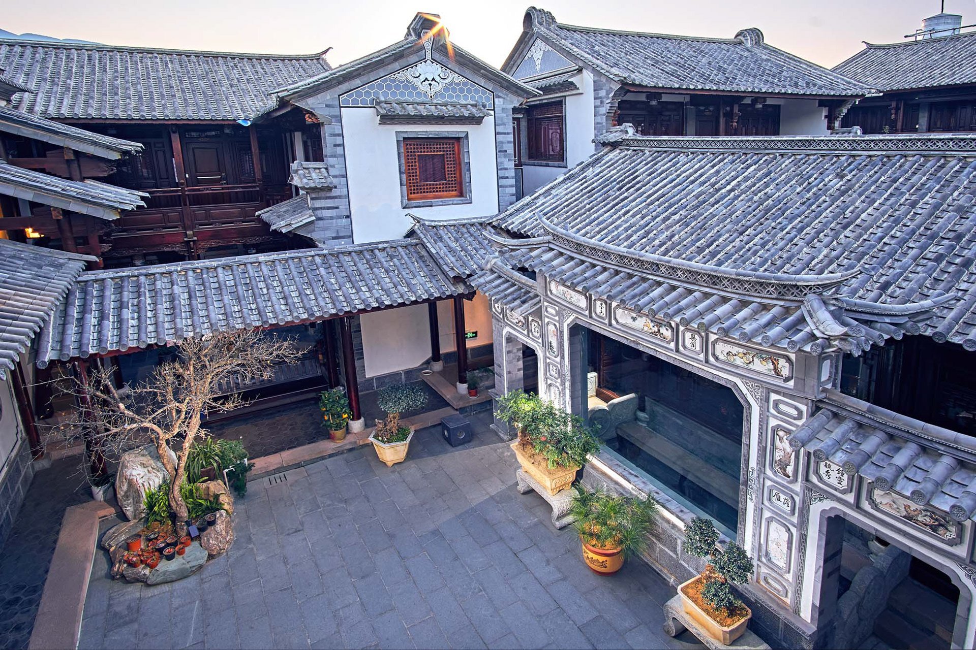 Серый дом на китайском. Сыхэюань в Пекине. Сыхэюань в Китае. Courtyard сыхэюань. Сыхэюань Китай двор.