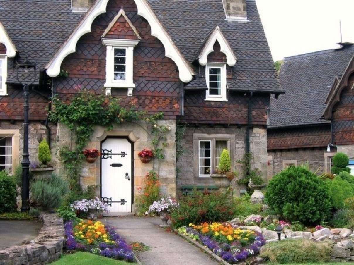 Английский дом видео. Старинная английская деревня Тюдор. Льюис Англия архитектура. Сельский дом в Англии. Коттеджи в Британии.