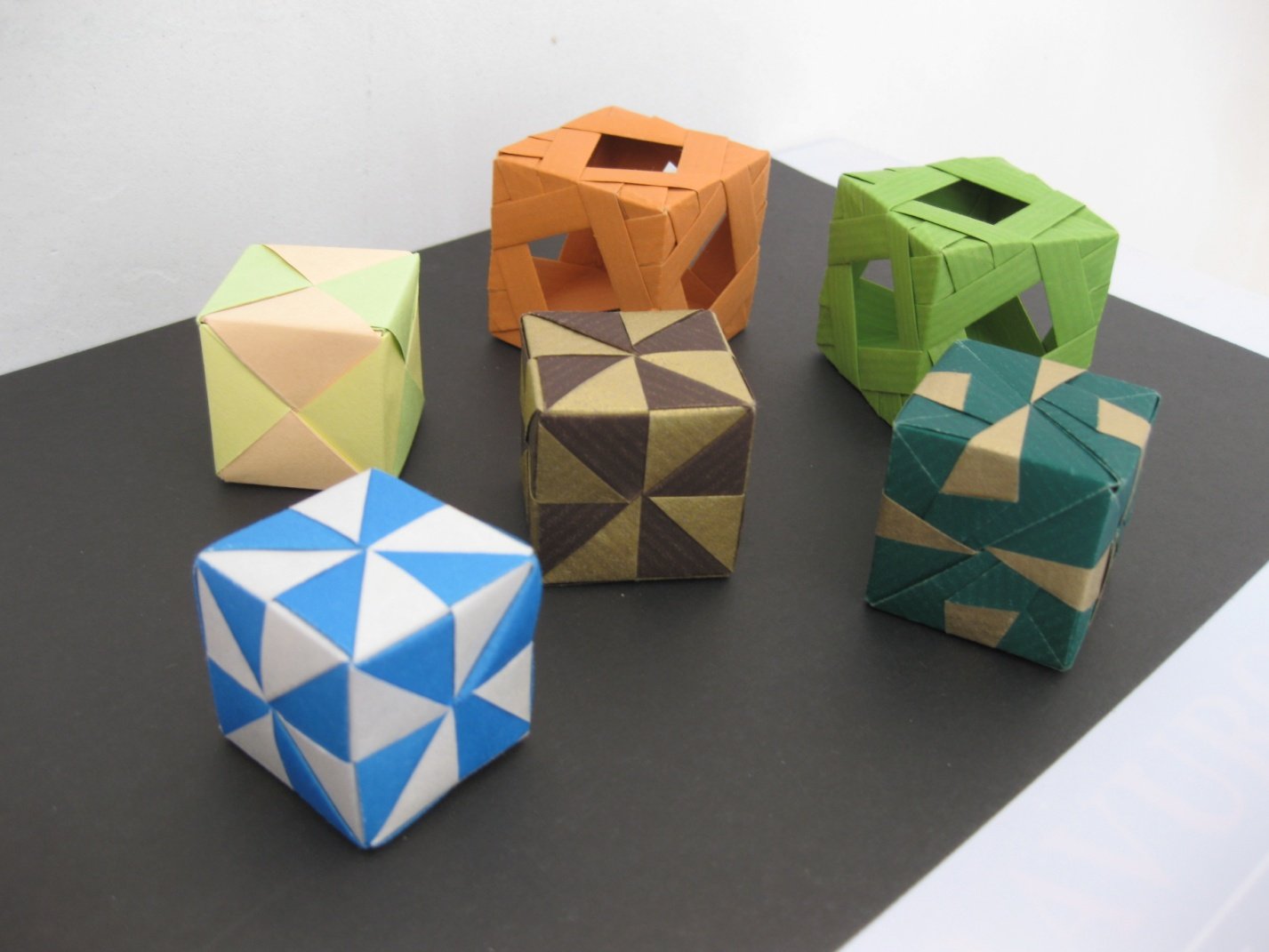 Объемная форма куба. Куб из бумаги. Куб поделка. Модульный куб. Бумажный кубик.