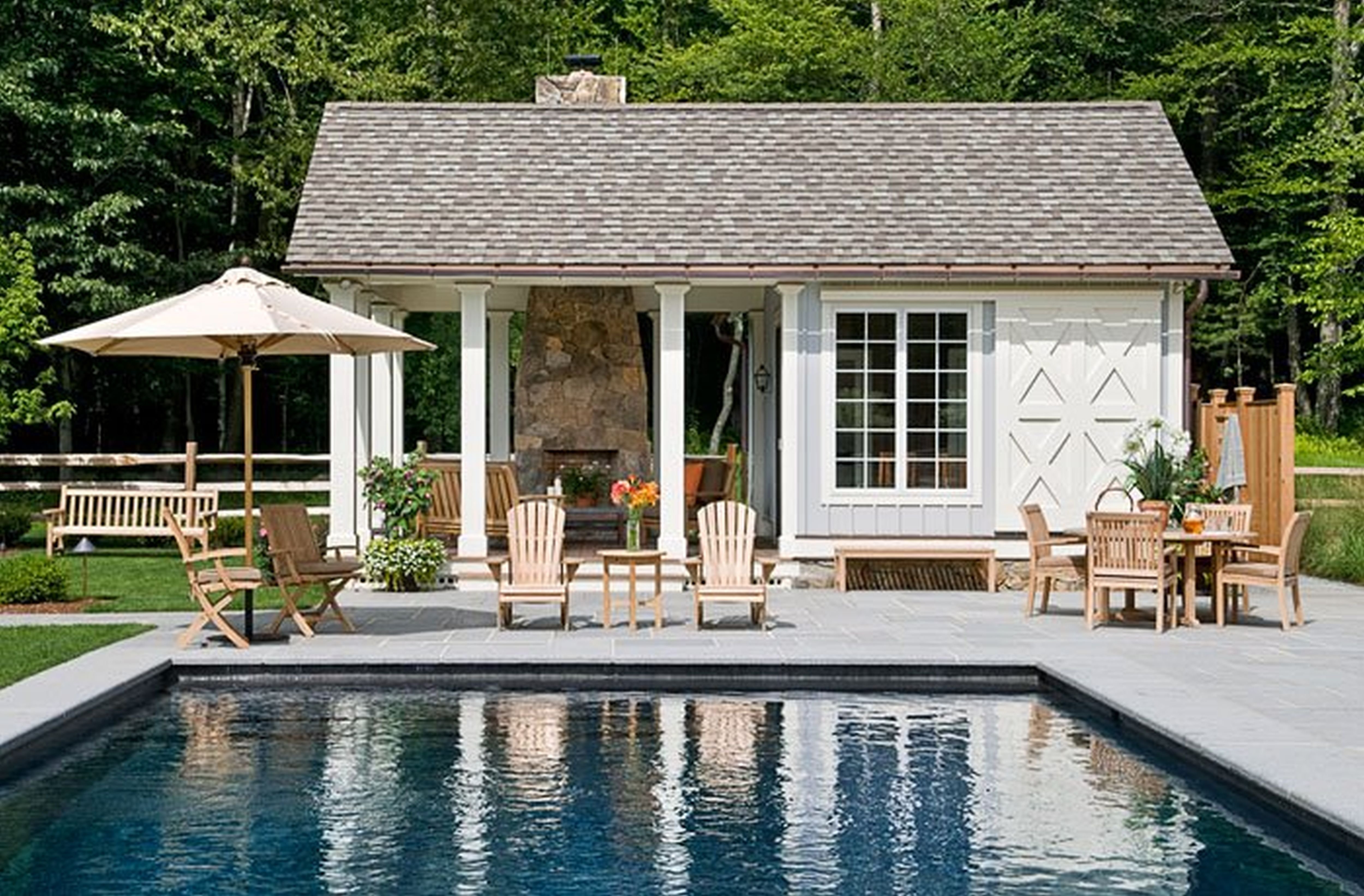 Лето дома ком. Тини Хаус с террасой. Летний домик. Маленький дом с бассейном. Маленький дачный домик с террасой.
