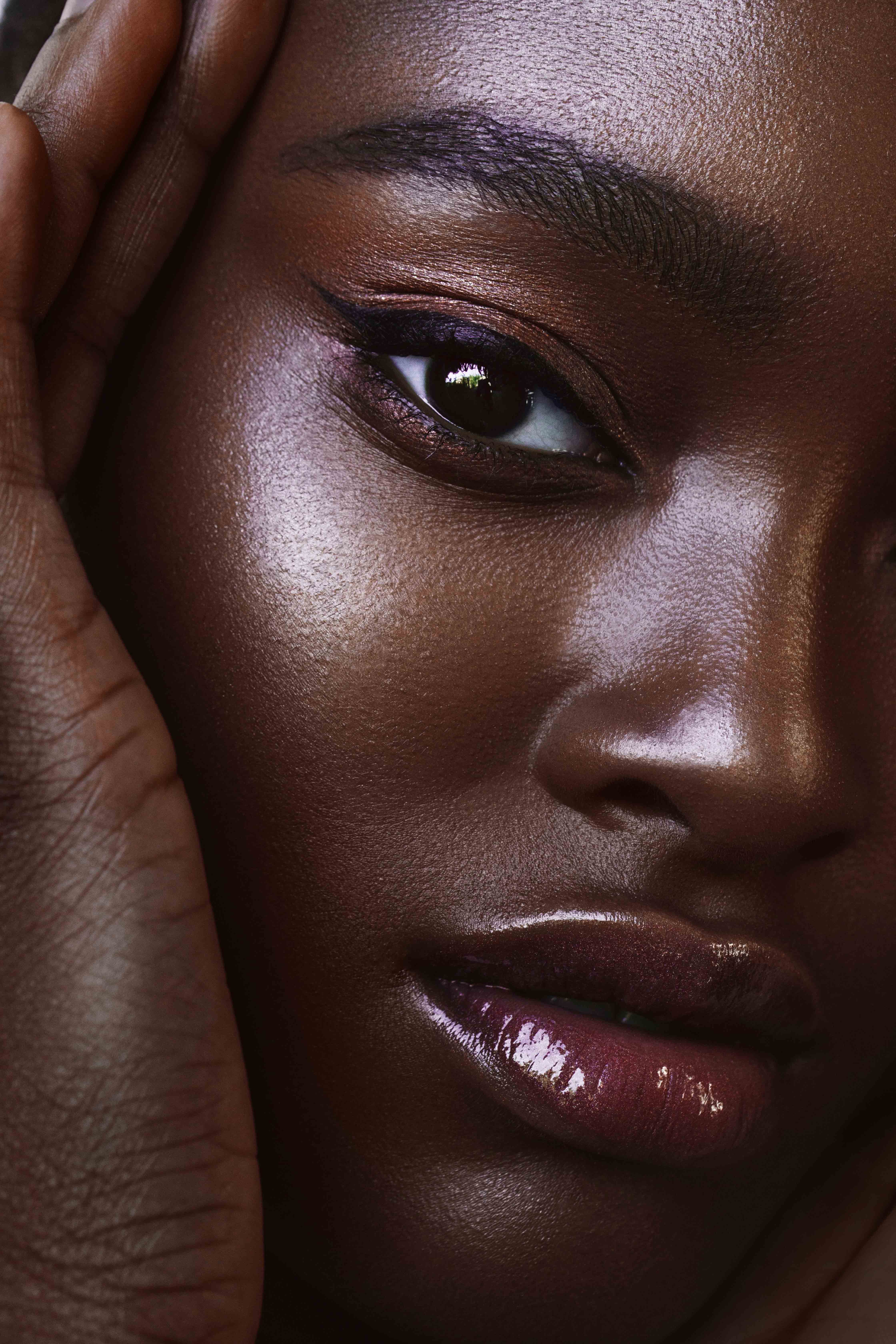Кожа негритянок. Красивые африканки. Шоколадный цвет кожи. Темнокожие девушки. Чернокожая модель.