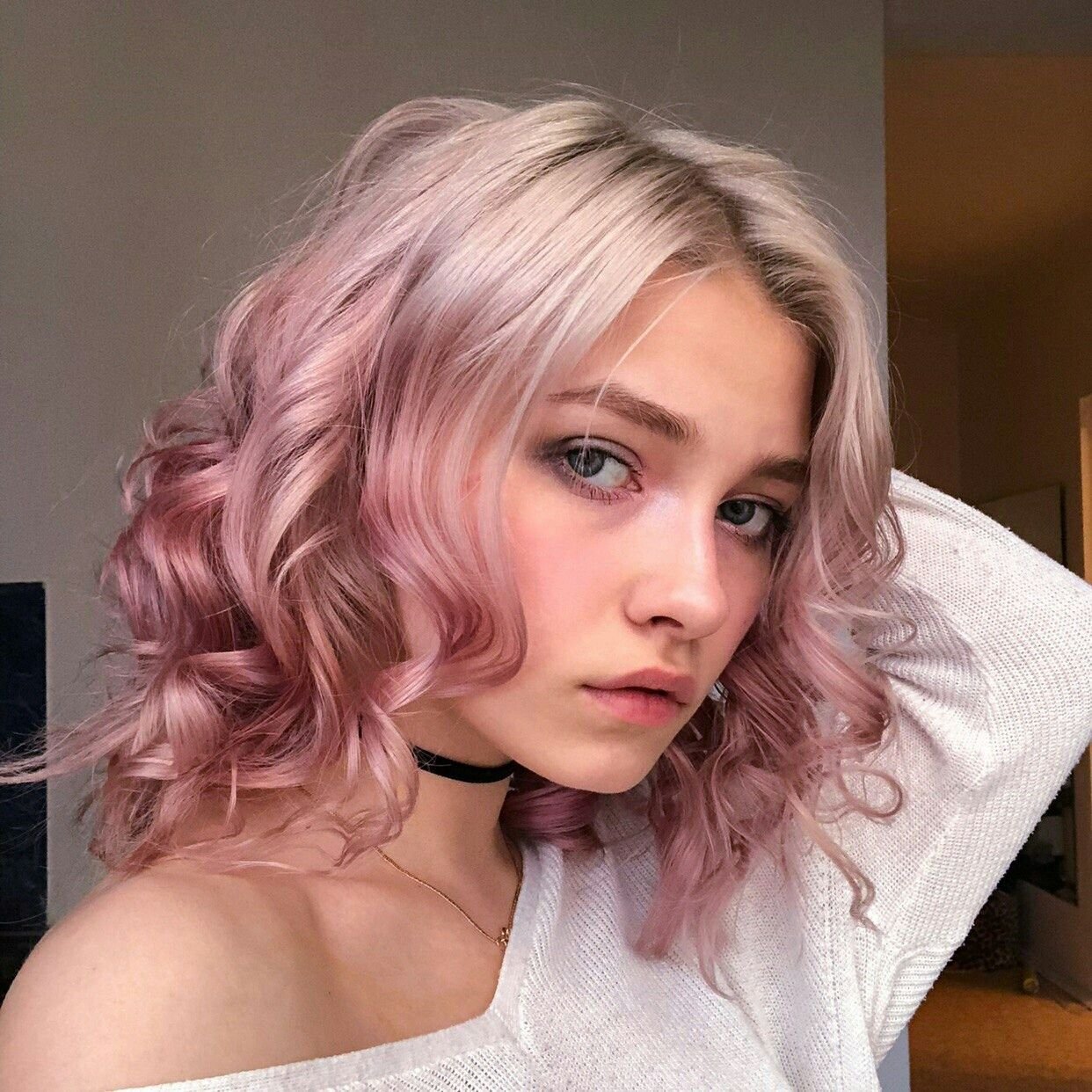 Розовые волосы каре