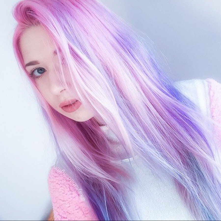 Девочка с сине розовыми волосами. Окрашивание волос розовый и фиолетовый. Розово голубые волосы. Розовые волосы. Девушка с фиолетовыми волосами.
