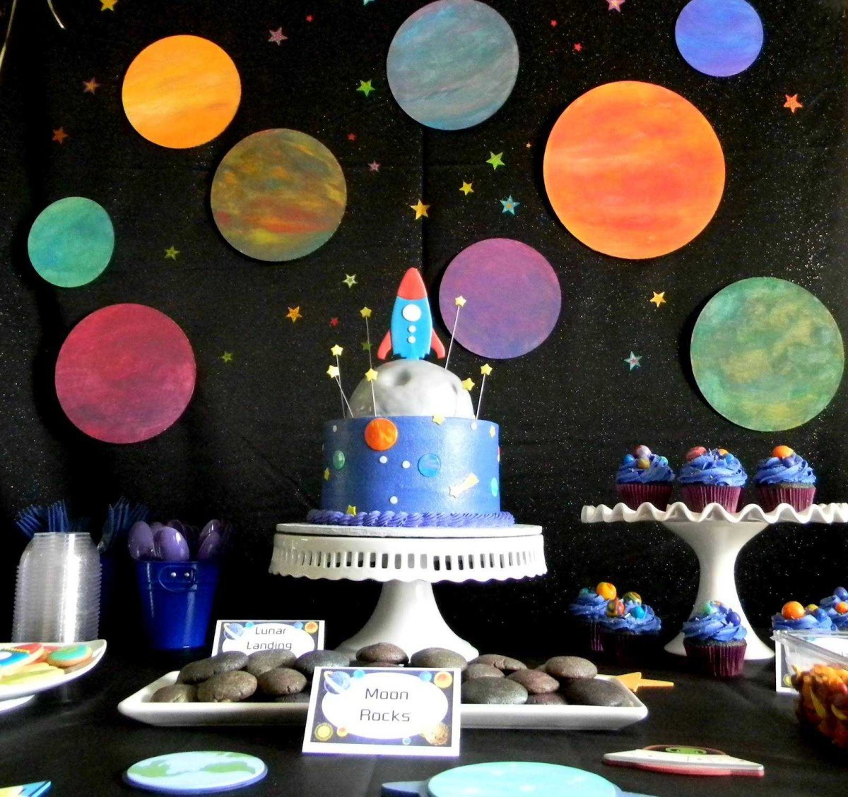 Декорации космос. Вечеринка в стиле космос. Декорации в стиле космос. День рождения в стиле космос.