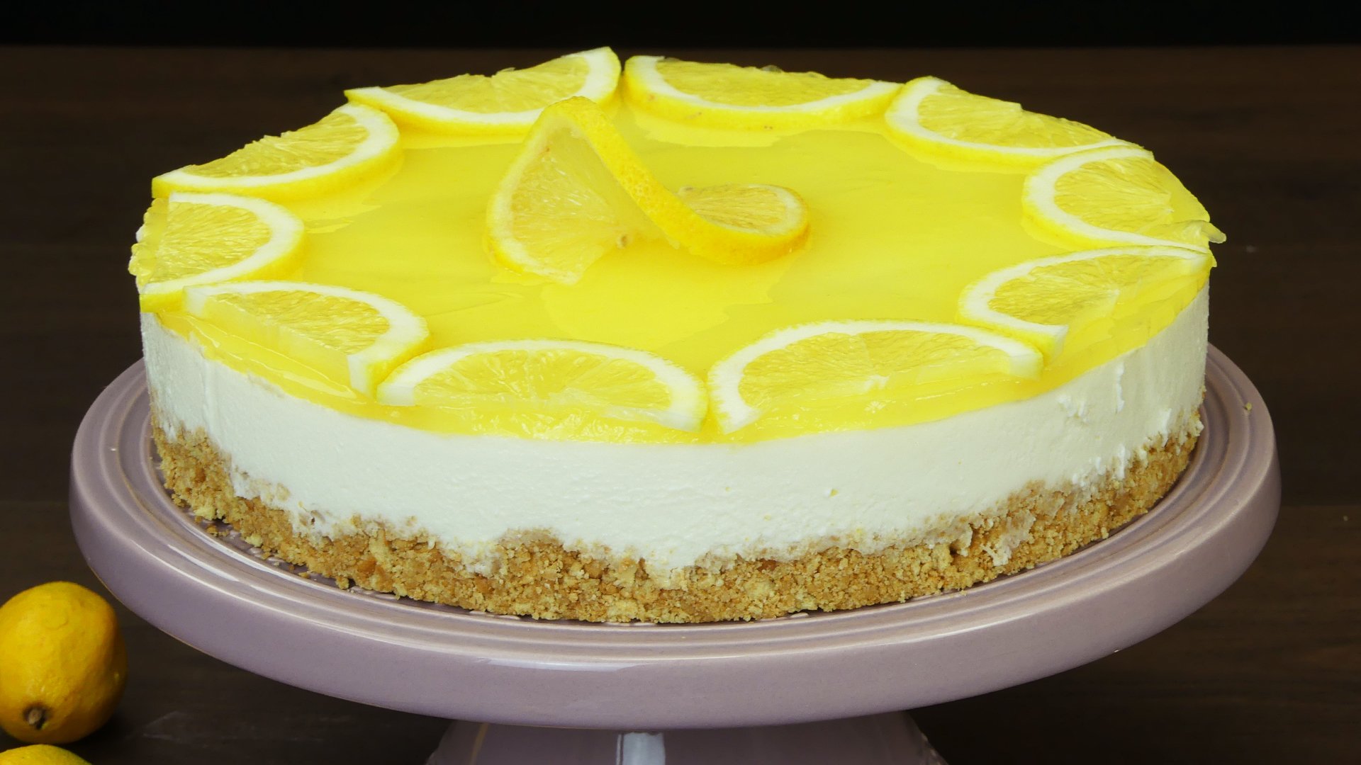 Торт йогуртовый без. Чизкейк лимонный. Торт лимонный йогуртовый. Лимонный меренговый чизкейк. Лимонный муссовый торт.