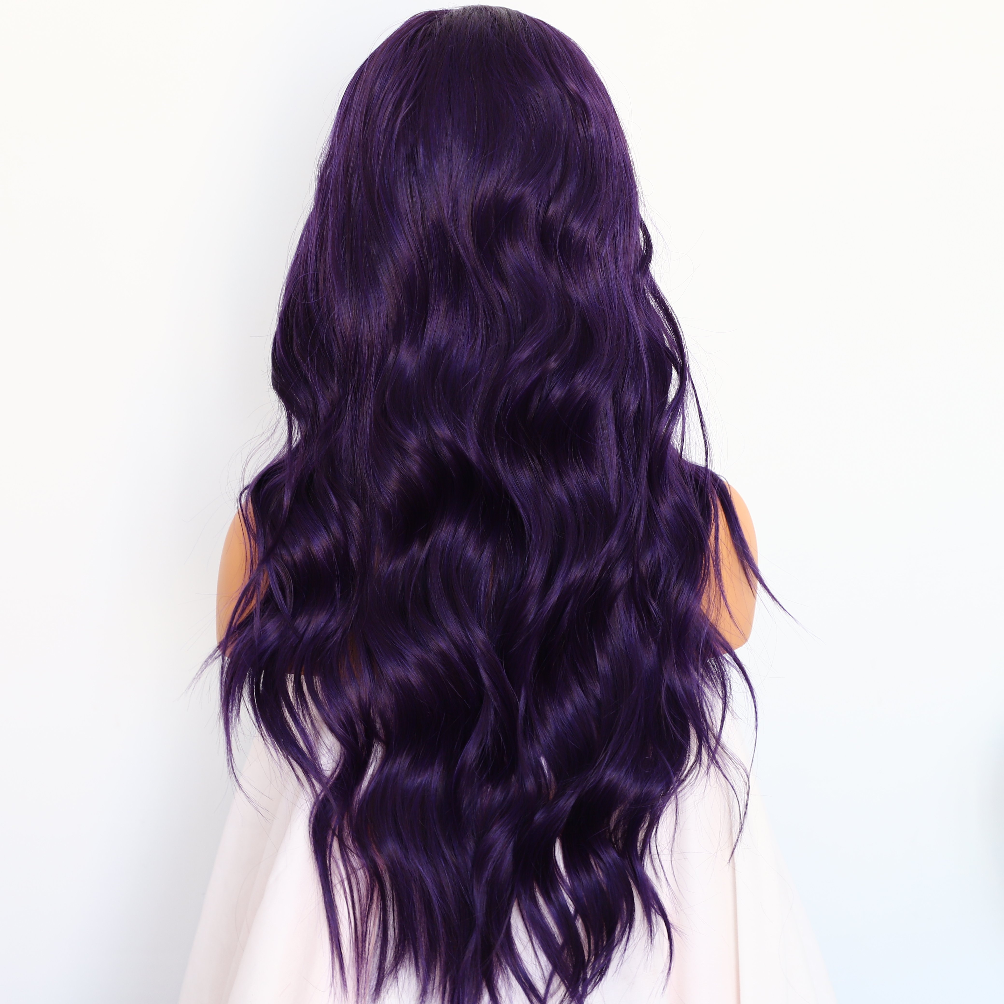 Черные волосы с отливом. Черные волосы с фиолетовым отливом. Темно фиолетовые волосы. Тёмно фиолетовые волосы. Тёмно-фиолетовый цвет волос.