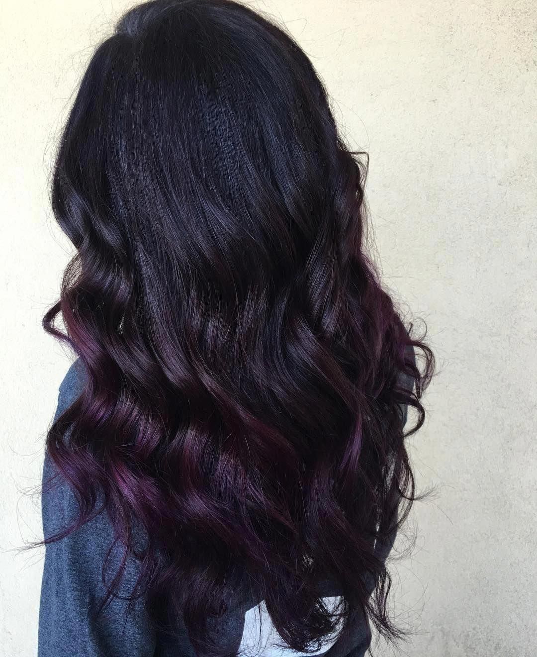 Черные волосы с отливом. Темный цвет волос с фиолетовым отливом. Темные волосы с фиолетовым отливом. Черные волосы с фиолетовым отливом. Чёрный цвет волос с фиолетовым отливом.