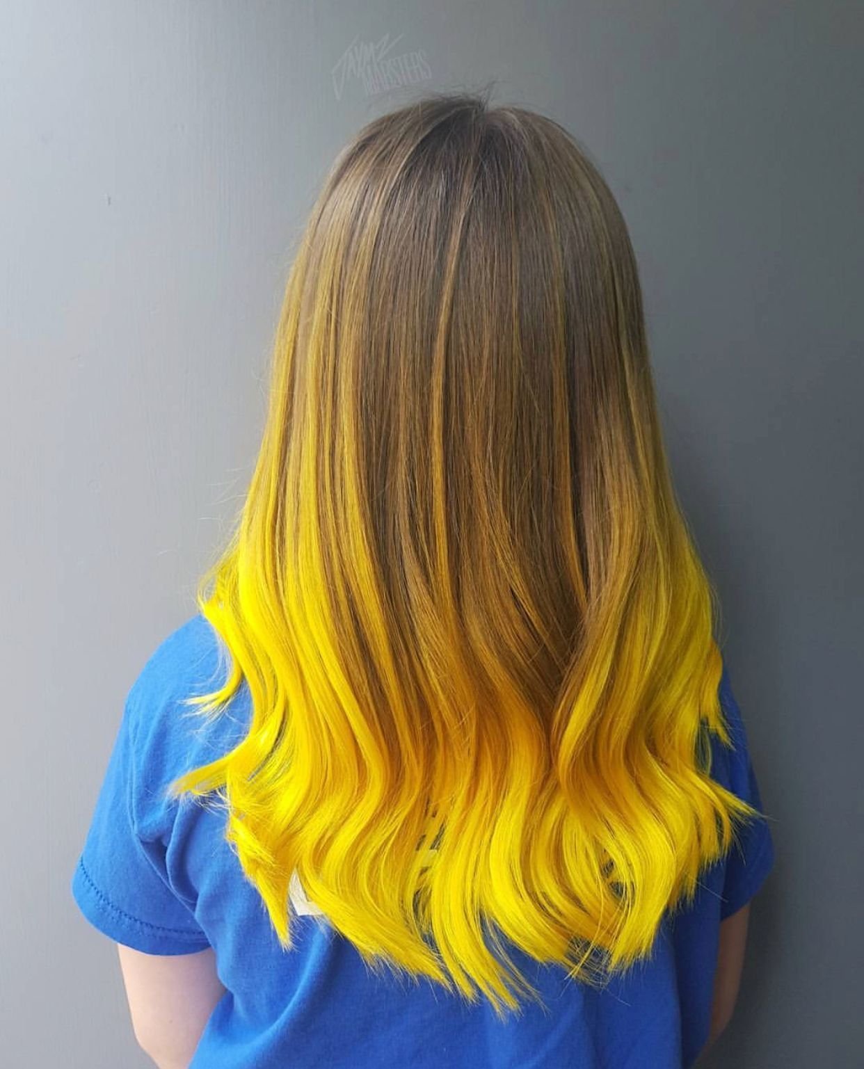 Желтое омбре. Русые волосы с желтыми кончиками. Жёлтое окрашивание волос. Омбре на волосах.