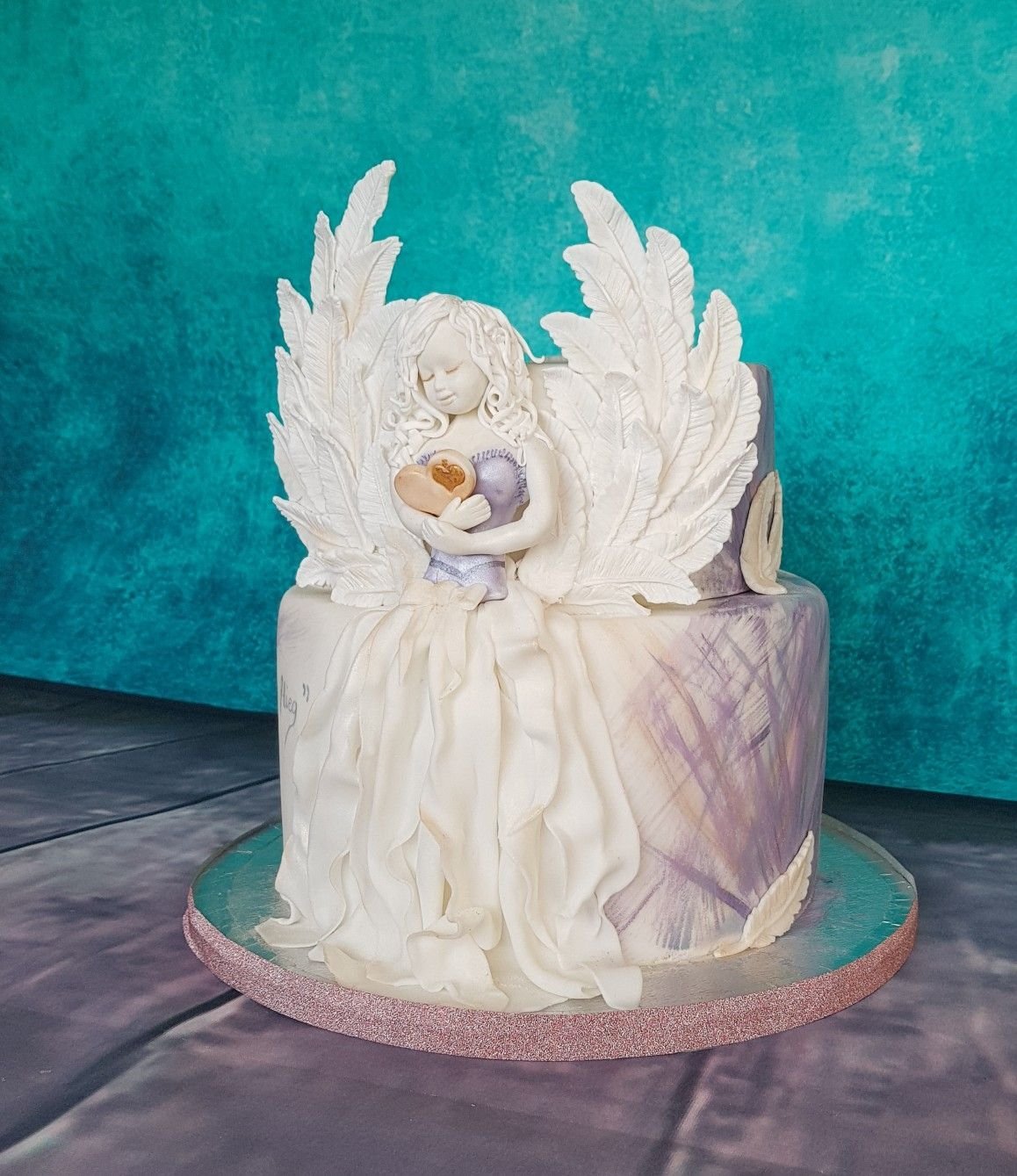 Вафельные крылья. Торт с ангелочками. Торт с ангелом. Тортик с ангелочком. Торт с крыльями.
