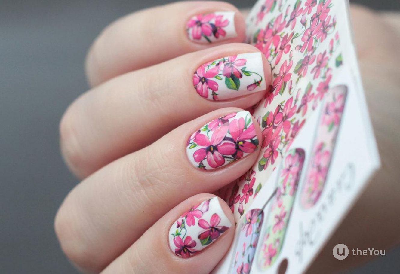 Розовые слайдеры. Маникюр с цветами. Весенний маникюр. Весенние ногти. Ногти с цветочками.
