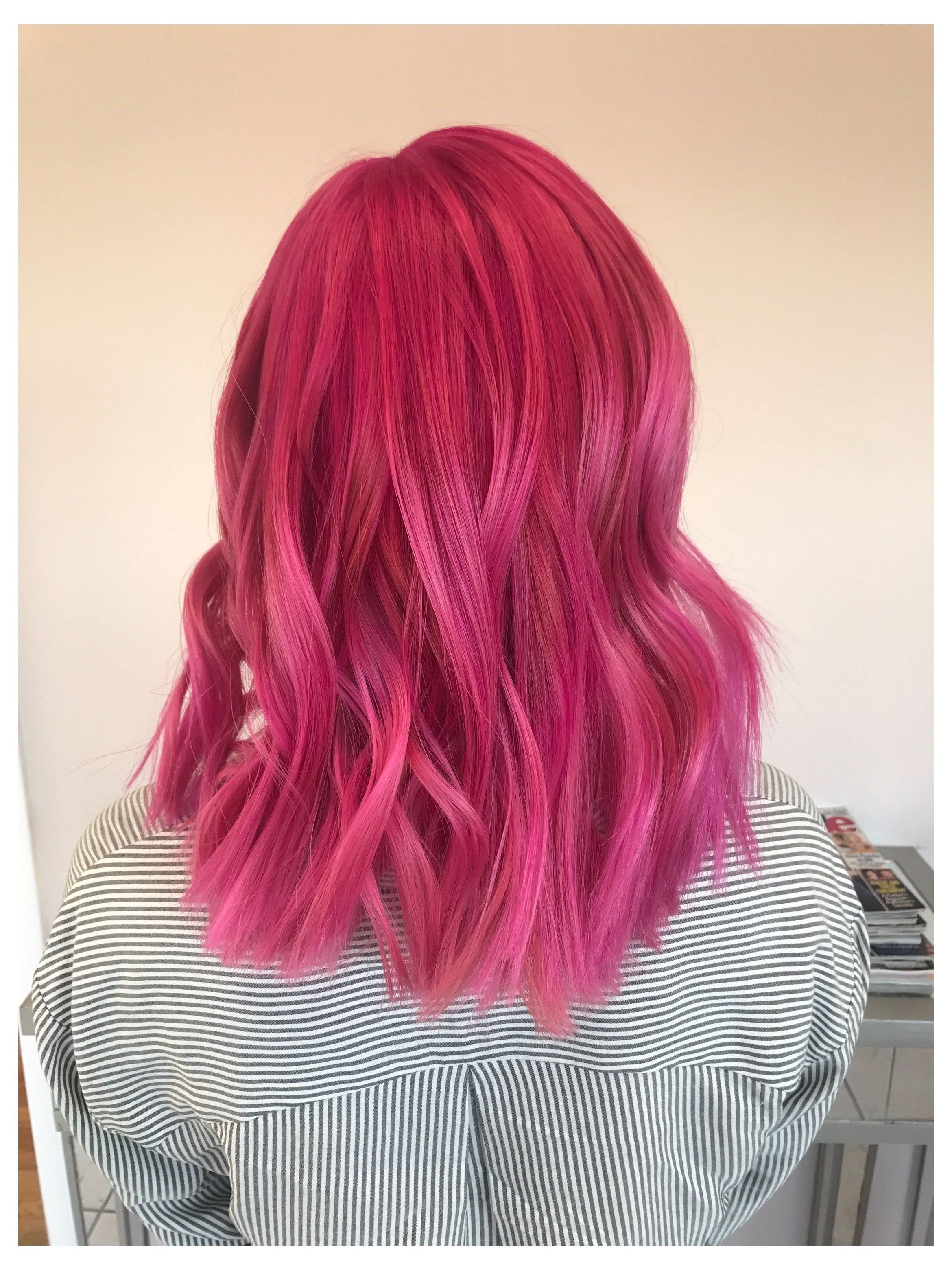 Включи розовый волос. Розовые волосы. Ярко розовые волосы. Темно розовый цвет волос. Яркие розовые волосы.