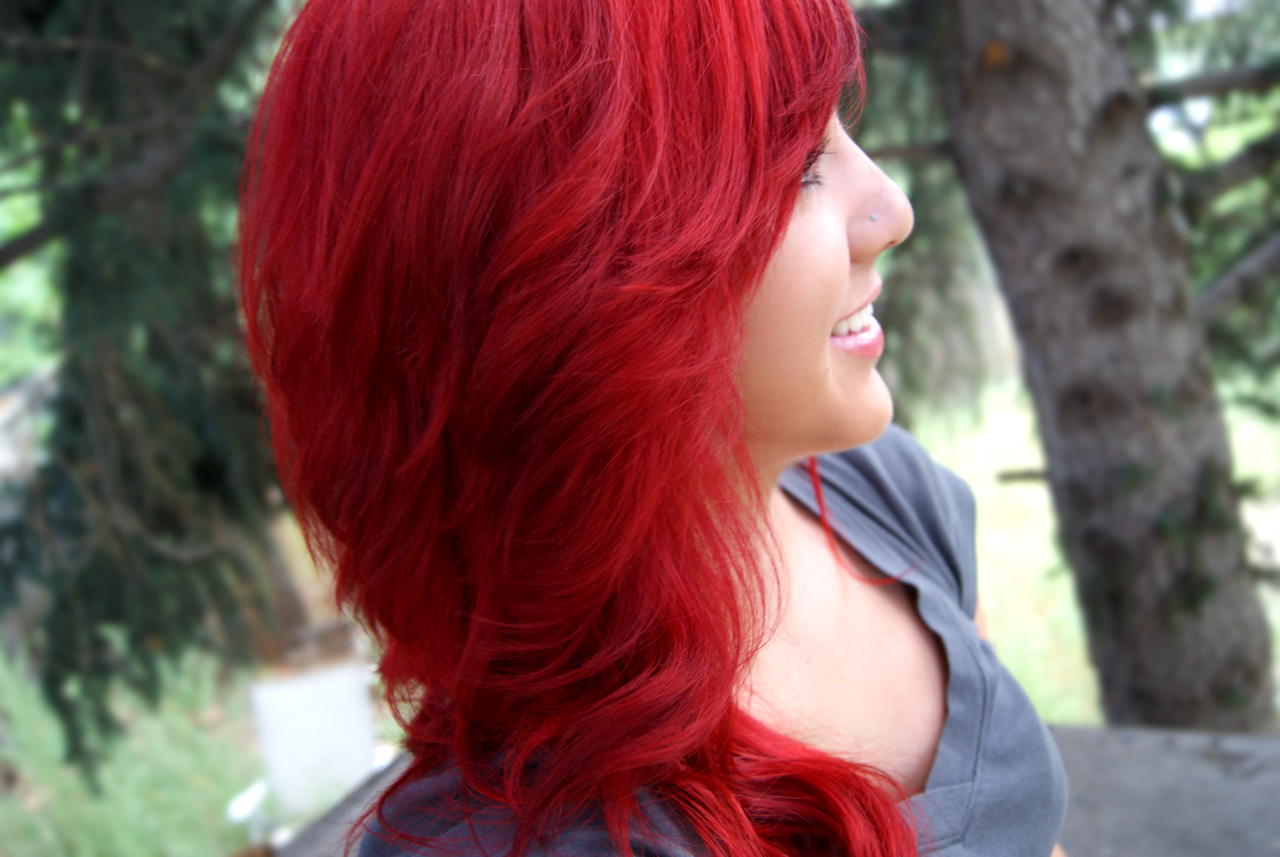 Красные волосы. Красные волосы каре. Девушка с красными волосами. Осветление красных волос. Красные волосы мамы