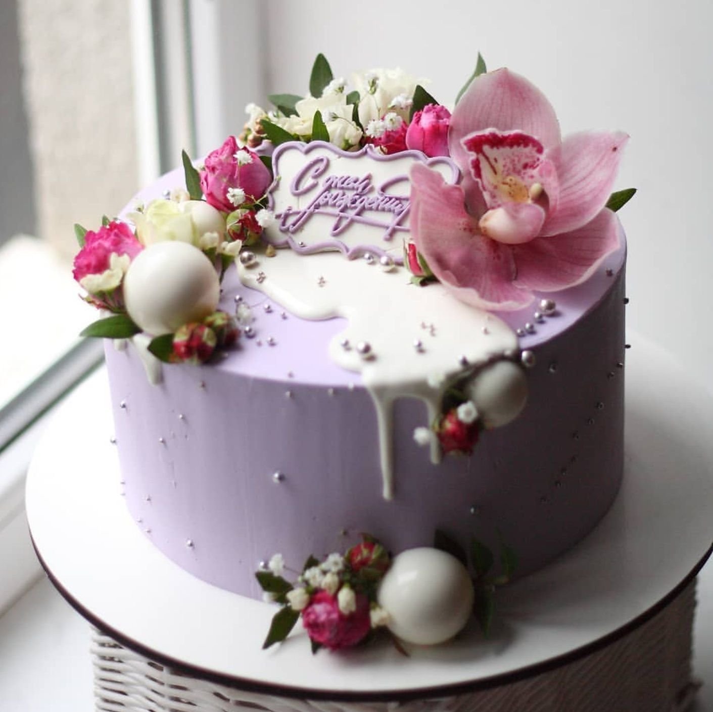 Идеи торта женщине. Красивые торты. Торт для женщины. Красивые торты с цветами. Красивый нежный торт.