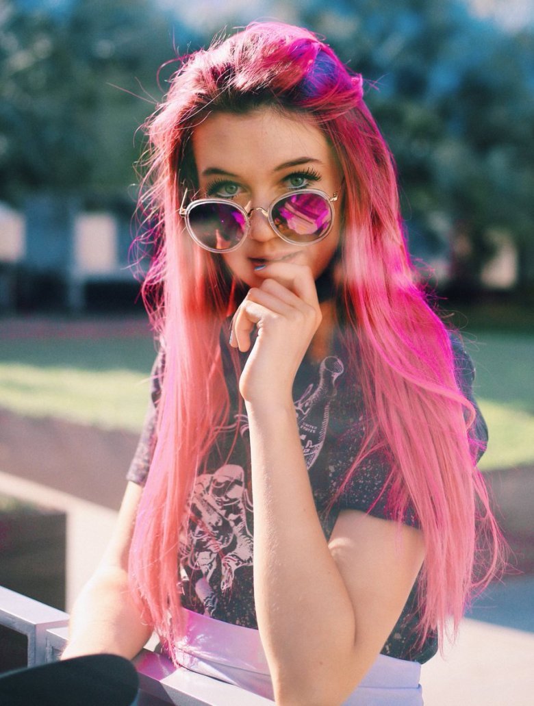 Цветная девочка. Девушка с цветными волосами. Красивые девушки с разноцветными волосами. Розовые волосы. Разноцветные волосы для девочек.