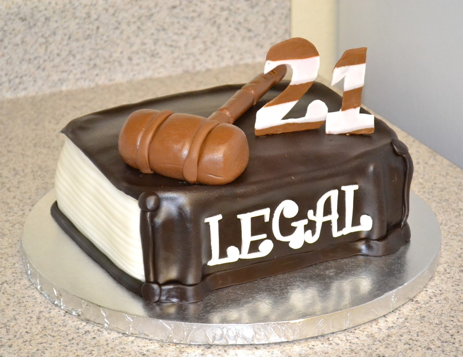 С 21 годом сынок. Надпись на торт мужчине. Прикольные надписи на торт мужчине. Торт мужской на день рождения 21 год. Торт для мужчины 22 года.
