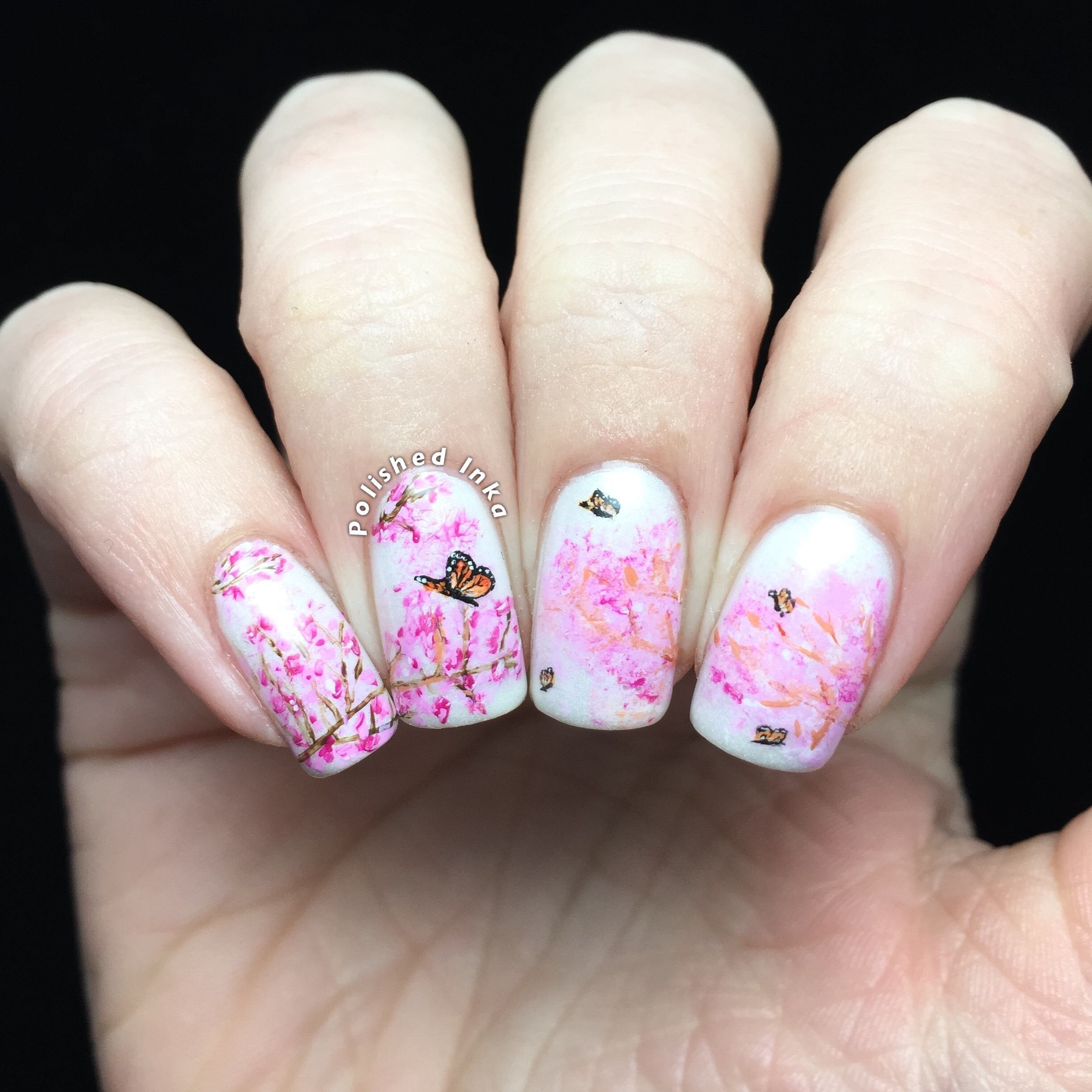 Сакура на ногтях. Маникюр Сакура. Цветы Сакуры на ногтях. Ногти в японском стиле.
