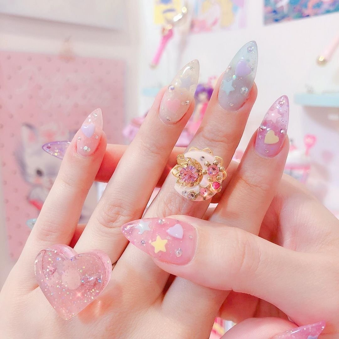 Прозрачно розовые ногти. Маникюр кавай. Корейский маникюр. Прозрачные ногти с блестками. Прозрачные розовые ногти.