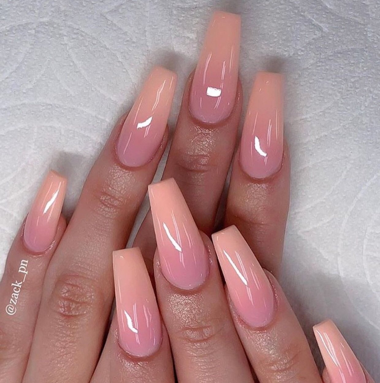 Прозрачно розовые ногти. Розовые ногти. Розовый френч на ногтях. Ногти розовые нежные. Нежный маникюр на длинные ногти.