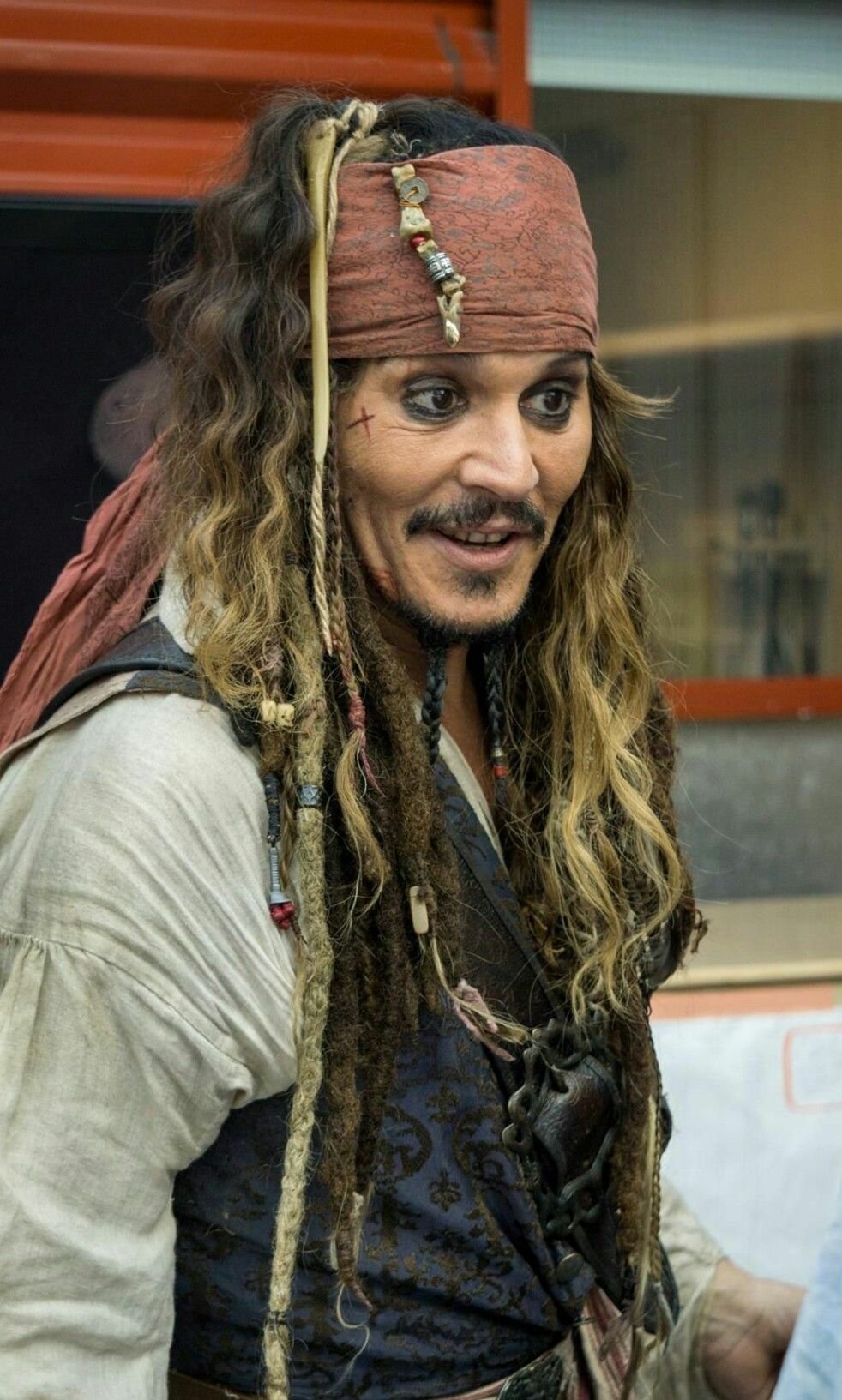 Кто сыграл джека воробья. Пираты Карибского моря Джек Воробей. Джонни Депп Капитан. Актер Джека воробья в пиратах. Джонни Депп Джек Воробей фото.