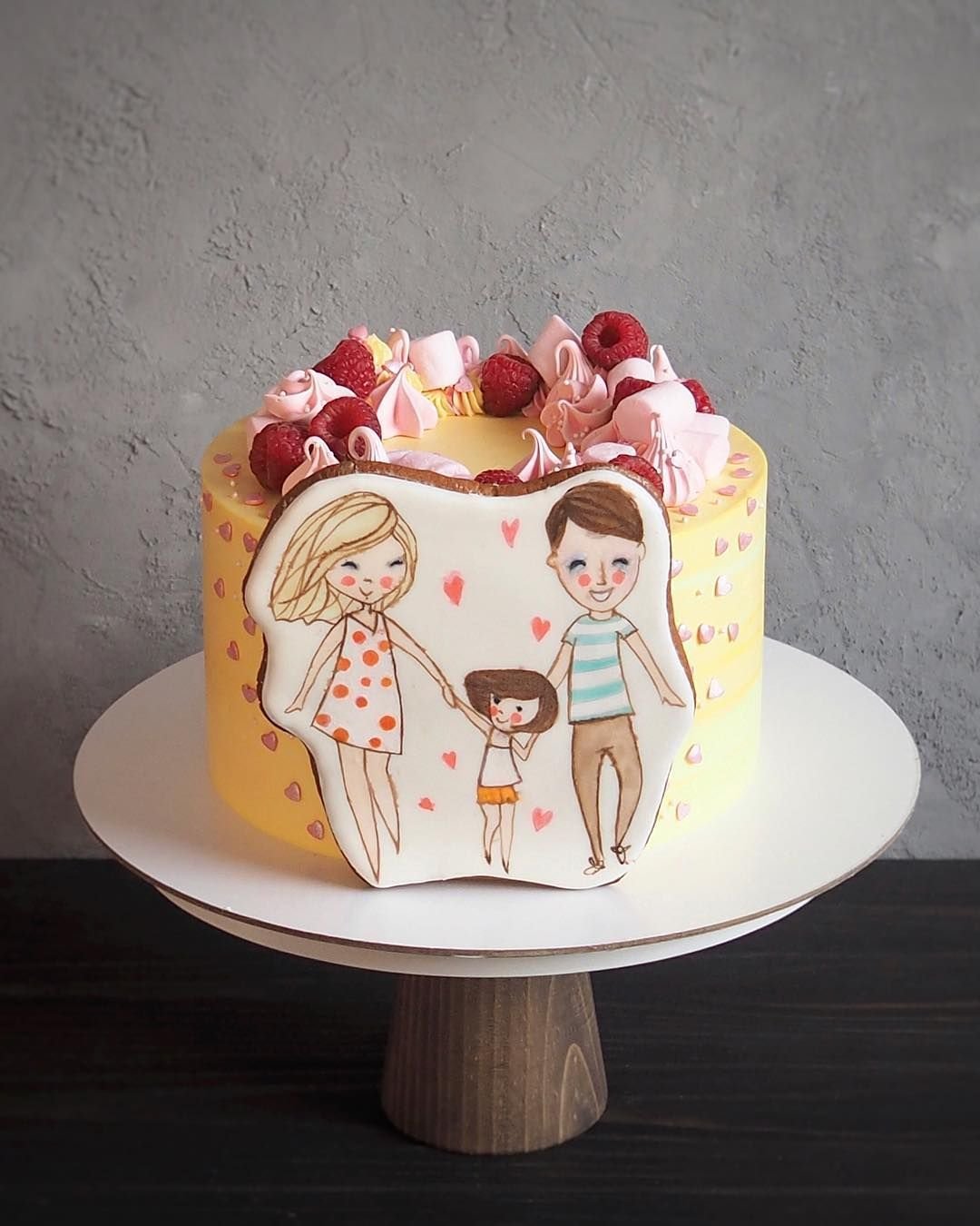 Торт маме и папе. Торт с пряниками. Торт семья. Торт с пряниками для девочки. Торт с фигурками.