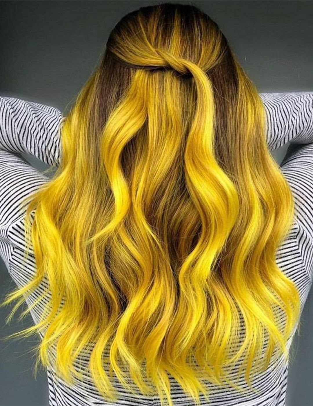 Длинные желтые волосы. Омбре Елоу. Желтые пряди. Желтый цвет волос. Желтое окрашивание.